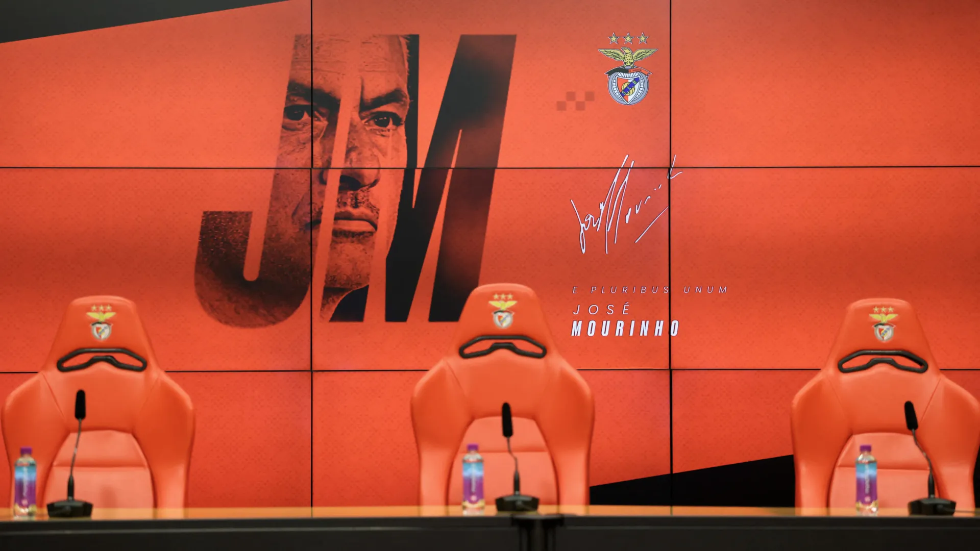 
                    Oficial: Mourinho é o novo treinador do Benfica e tem cláusula especial
                