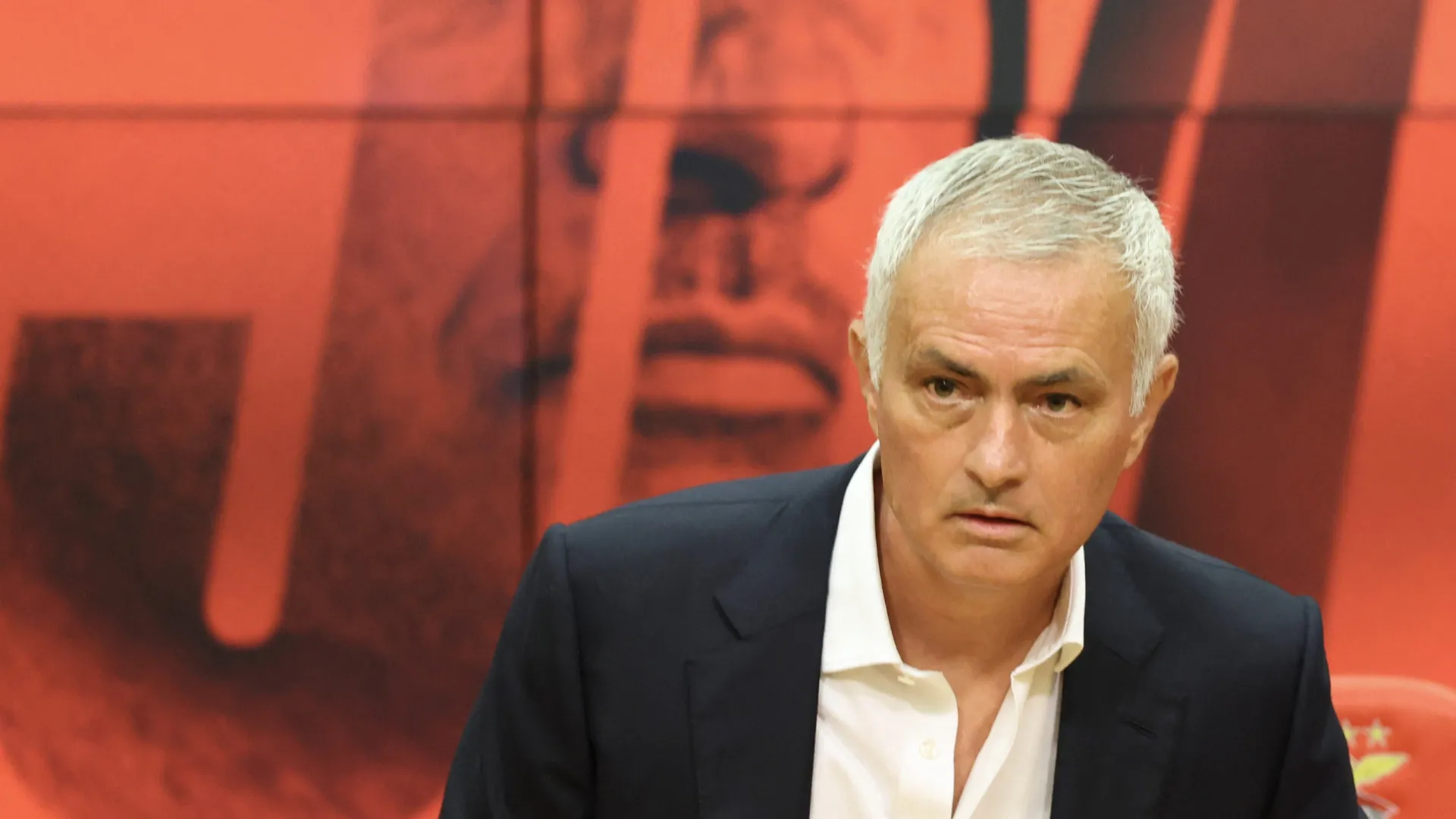 
                    José Mourinho apresentado no Benfica: 