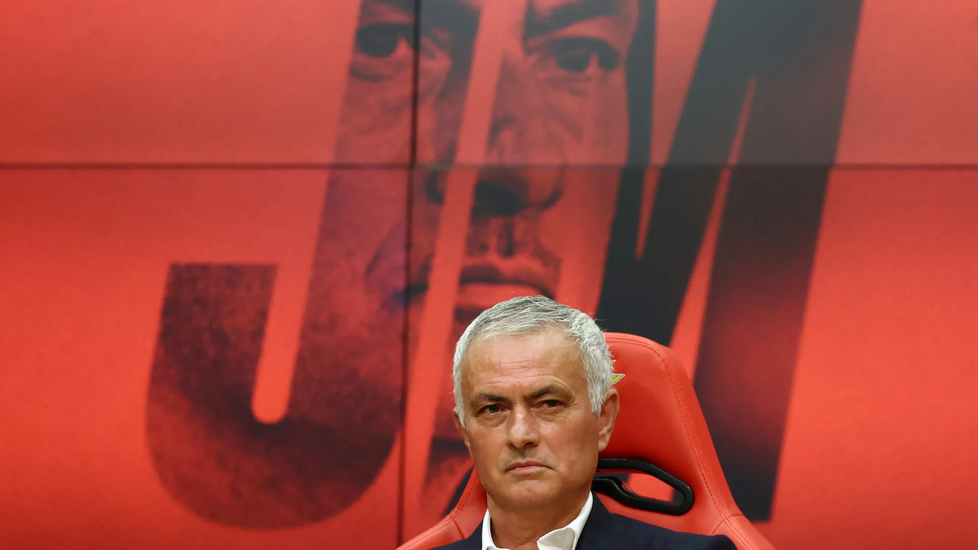 
                    Após 25 anos repletos de títulos, Mourinho volta à 'casa de partida'
                