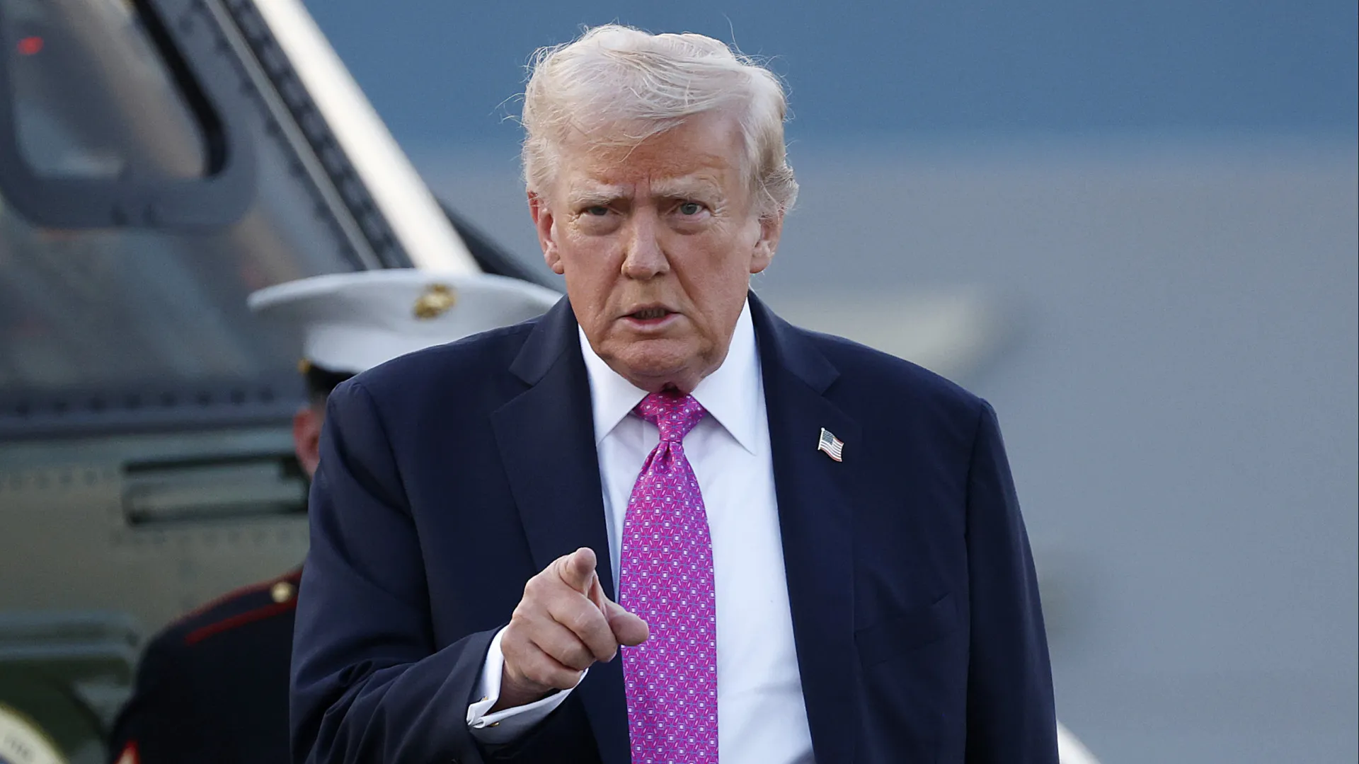 
                    Trump recusa retomar negociações comerciais com o Canadá
                