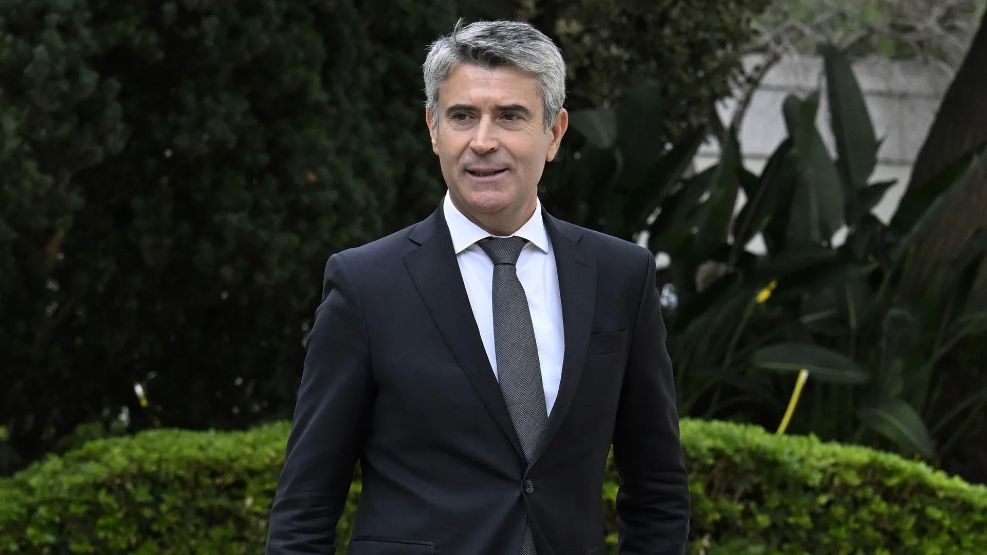 José Luís Carneiro apela à intervenção do MP sobre cartazes de Ventura