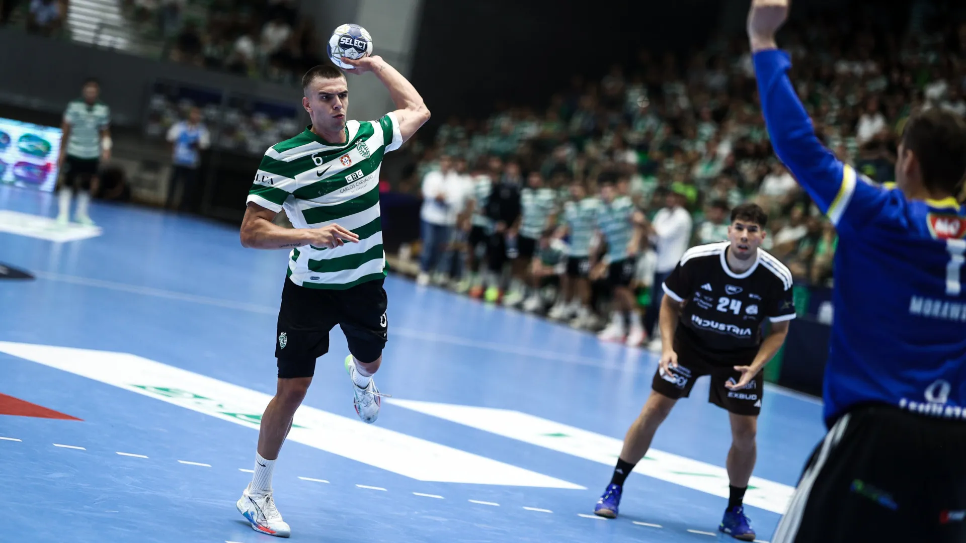
                    Quem para este Sporting na Champions de andebol? Kielce cai no João Rocha
                