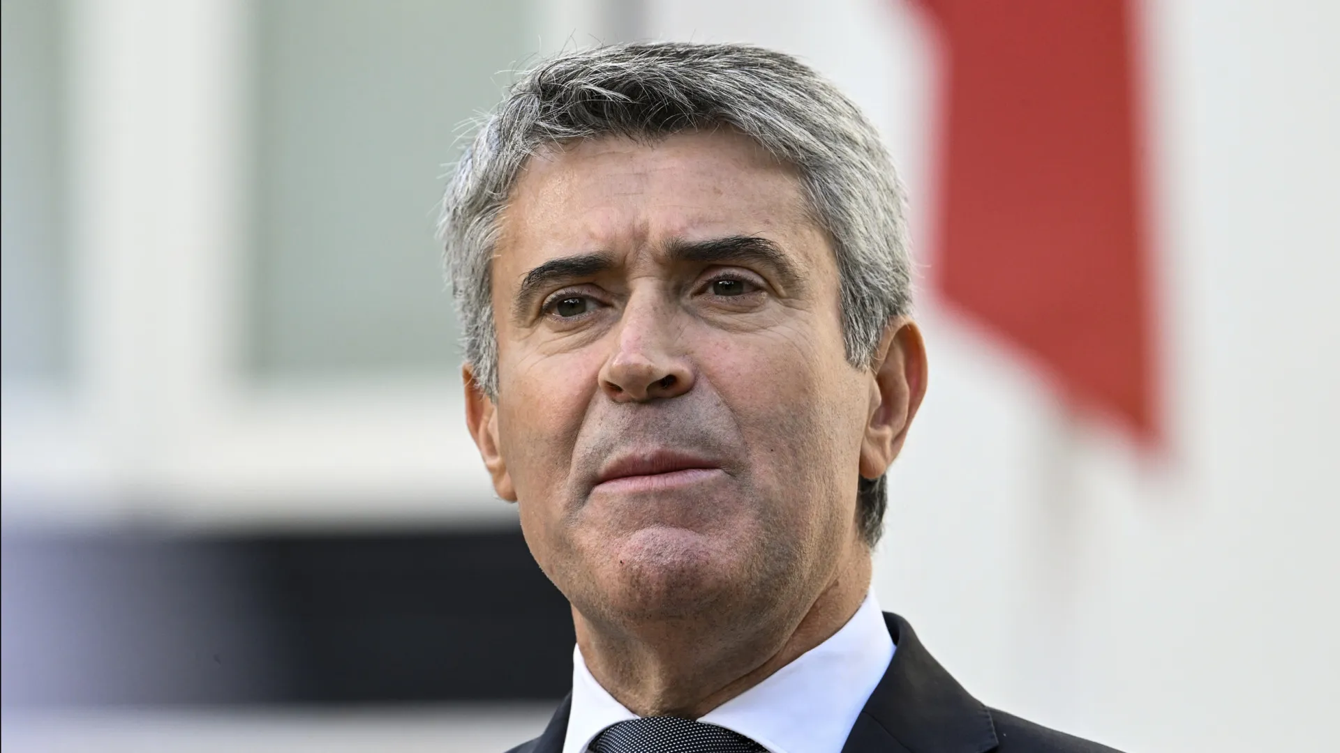 Artigo de Cavaco Silva "disse que Governo não reforma e tem de refletir"