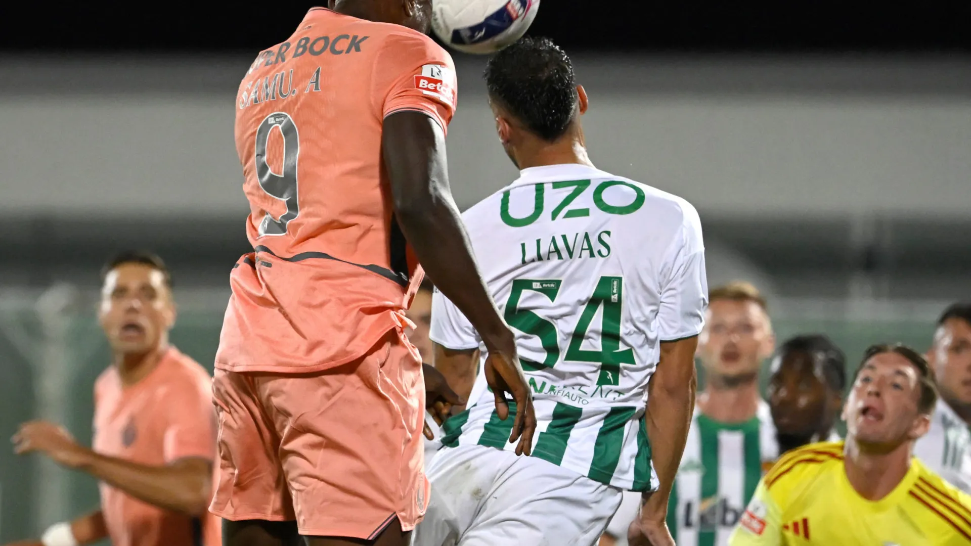 EM DIRETO: FC Porto com duro teste no Estádio dos Arcos