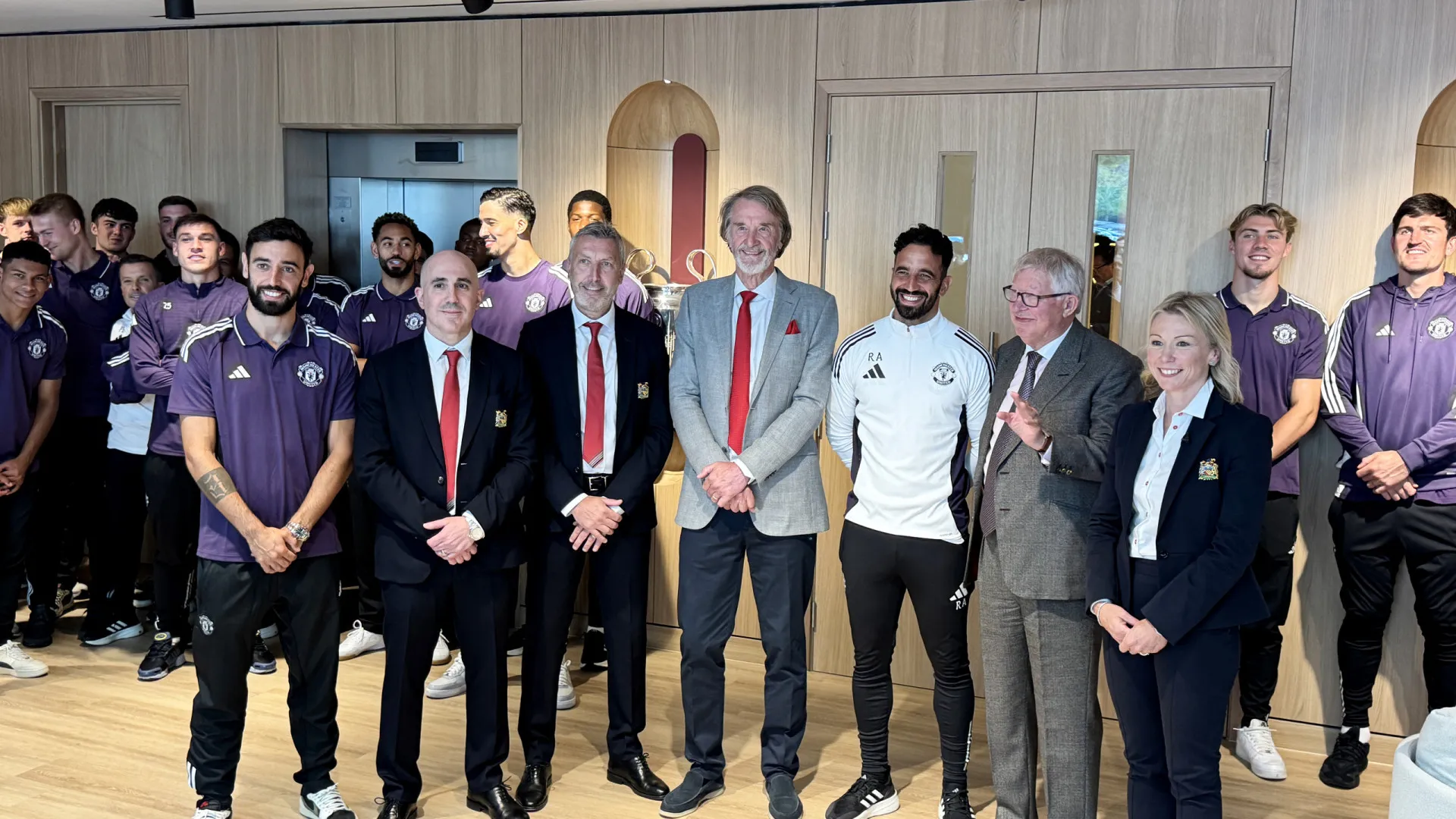 Diretor do Man. United quebra silêncio com Amorim em apuros: "Só rezo..."