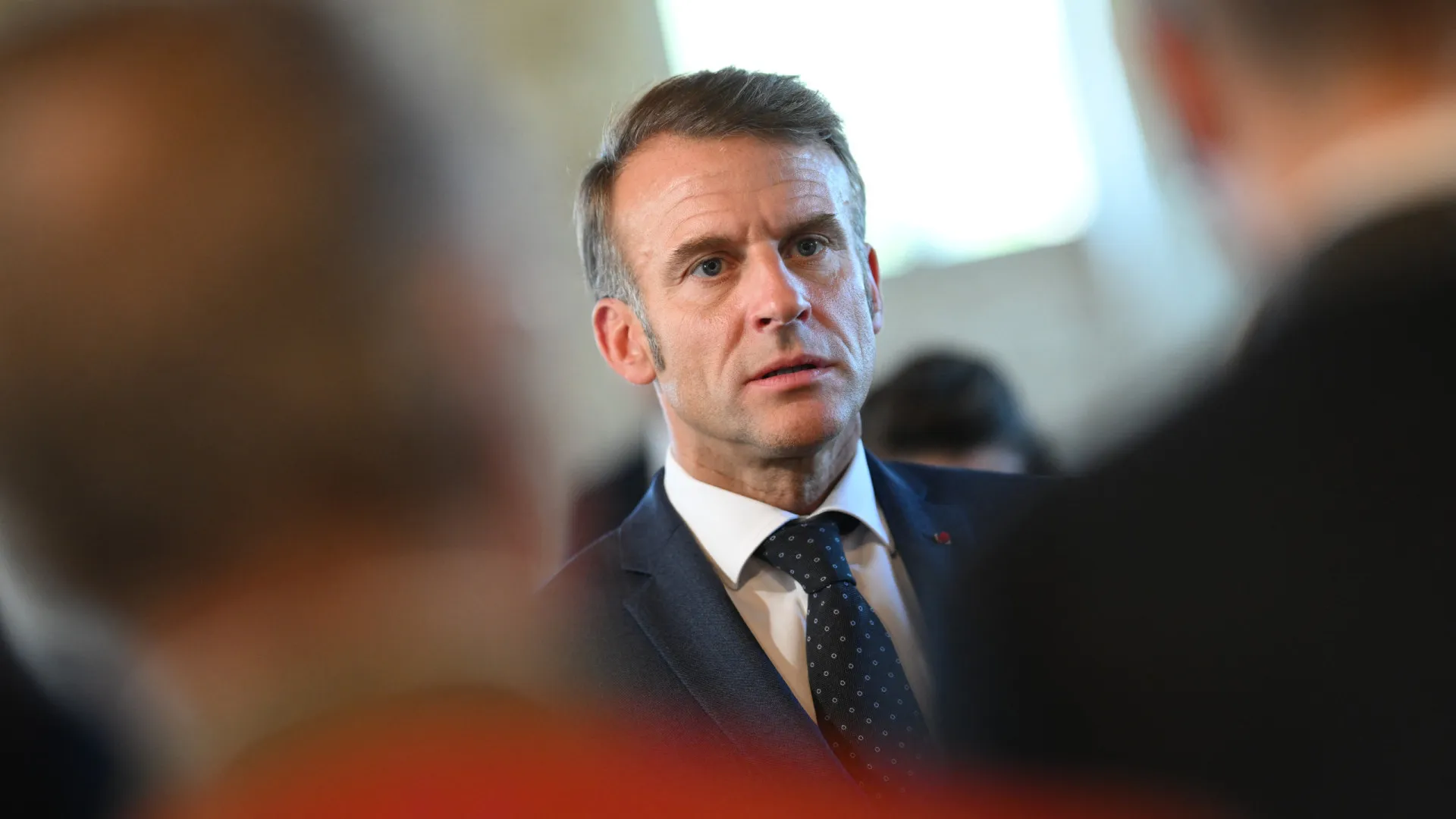 
                    Ucrânia: Macron diz que não há urgência para iniciar diálogo com Putin
                