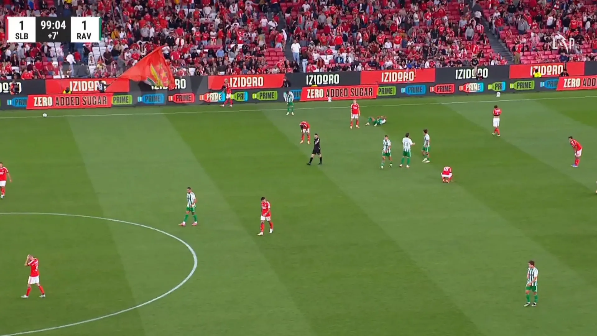 Nem Mourinho escapou. Benfica deslizou e encarou esta assobiadela na Luz