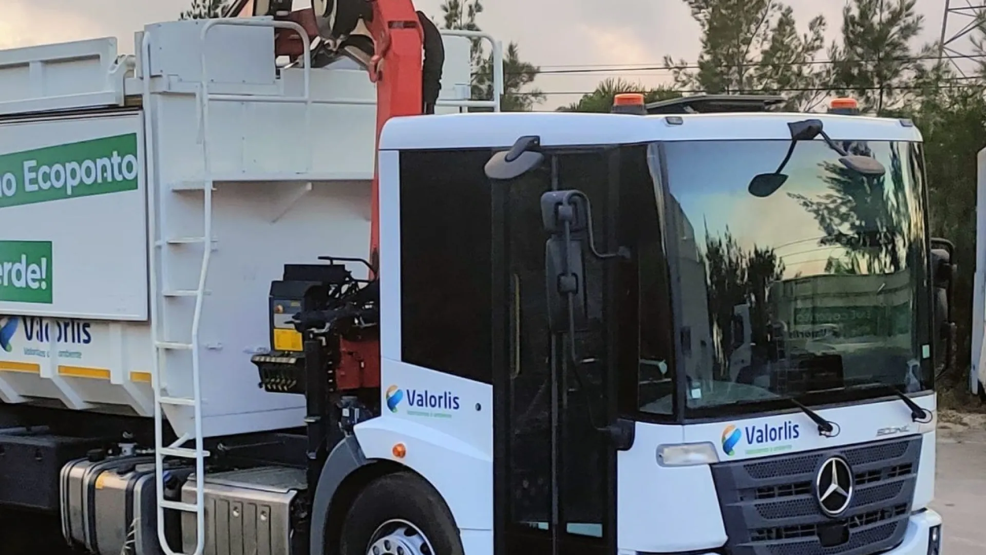 
                    Valorlis tenta normalizar recolha seletiva de resíduos até segunda-feira
                