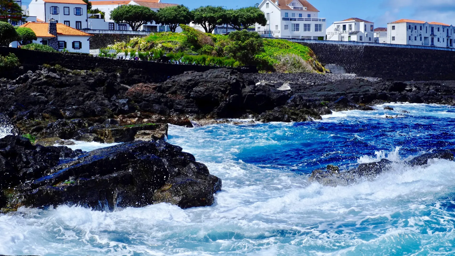 
                    Mau tempo encerra duas vias rodoviárias em São Roque do Pico
                