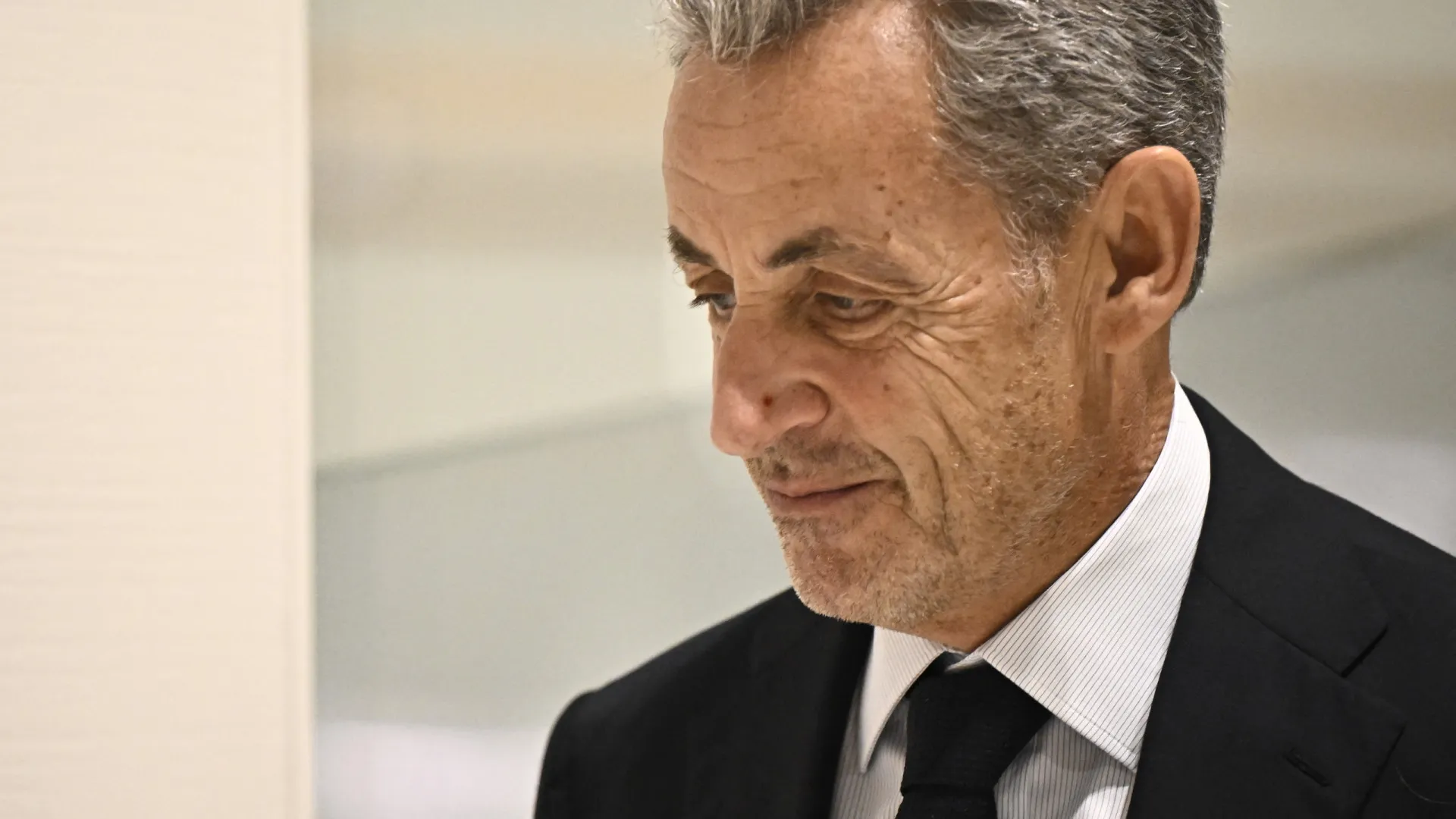 
                    Nicolas Sarkozy começa a cumprir sentença a 21 de outubro
                