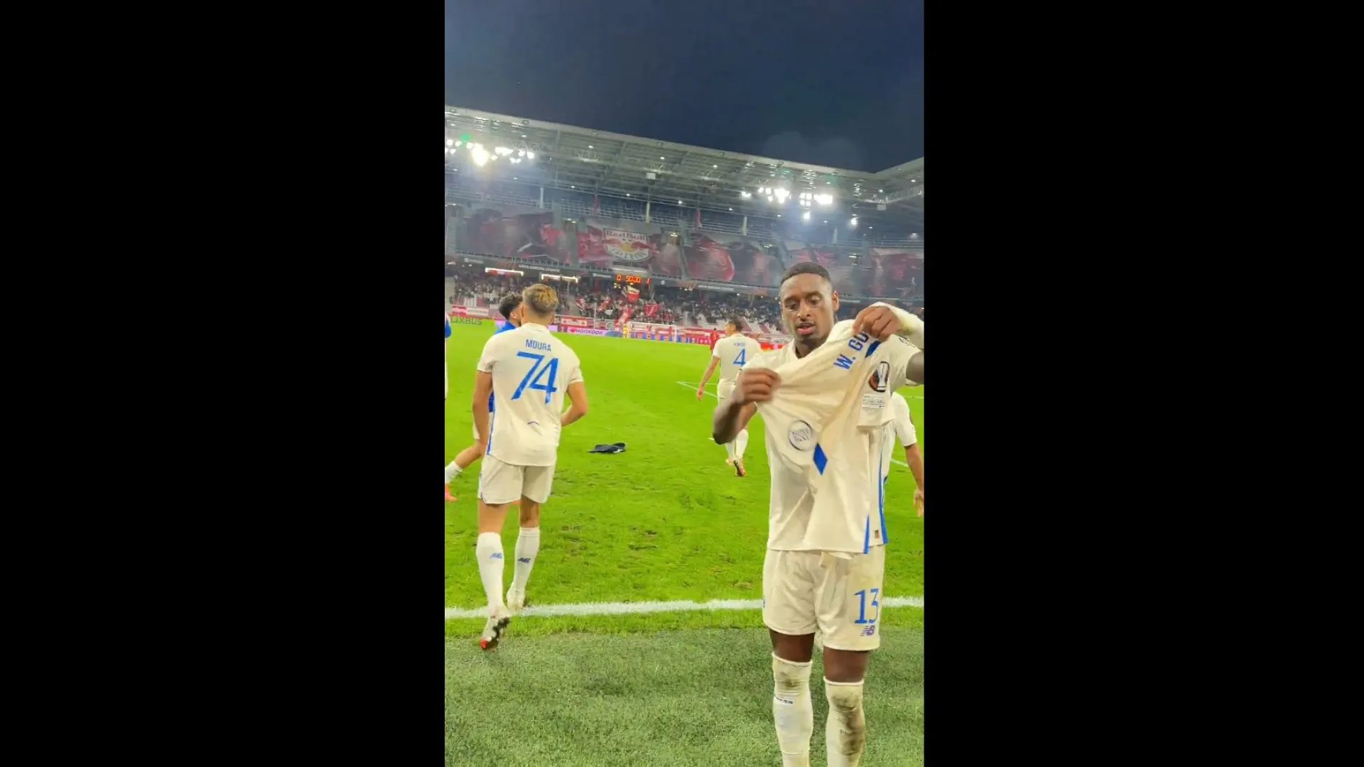 No meio da euforia do FC Porto, William Gomes até 'perdeu' a camisola