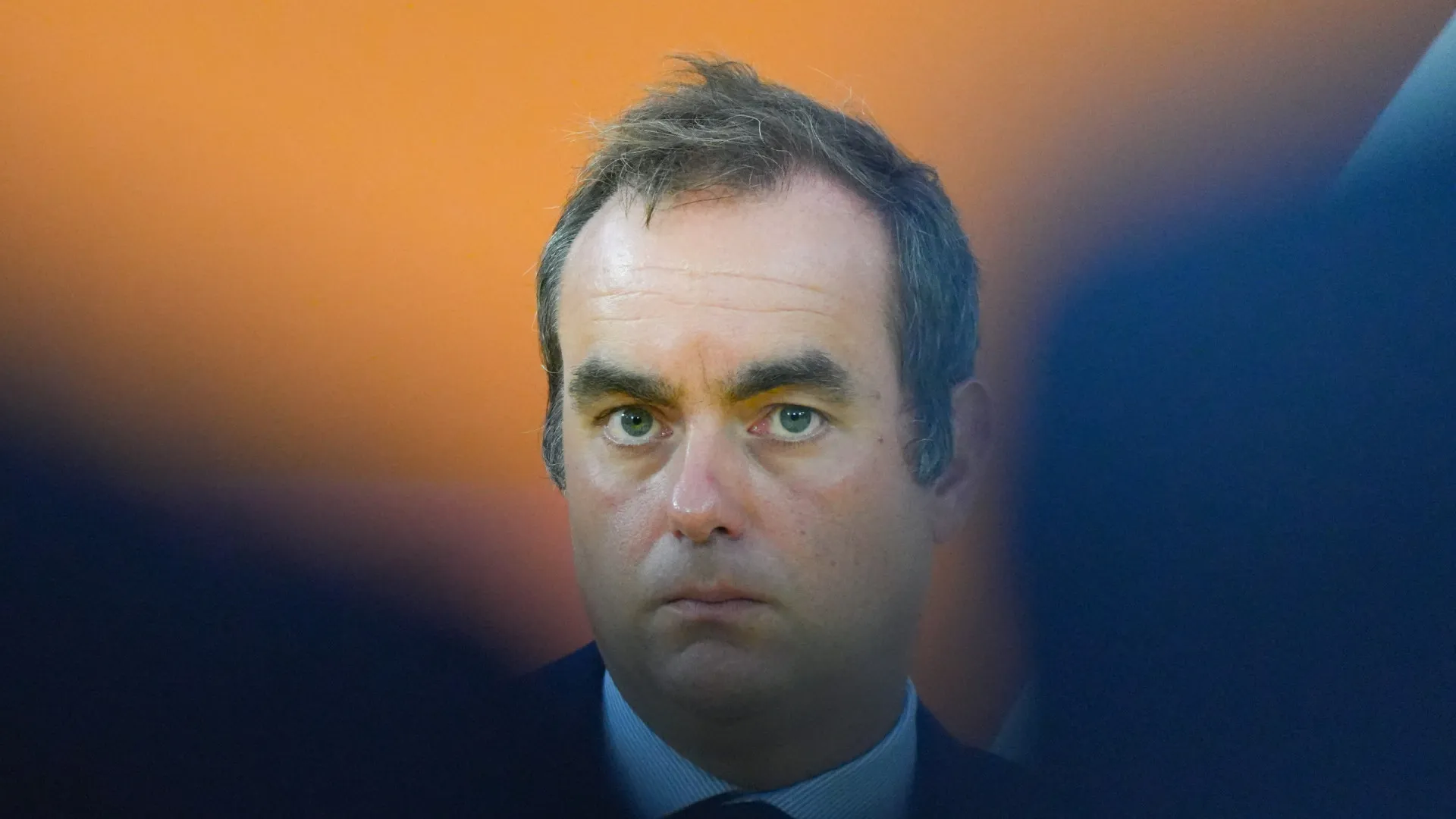 
                    Primeiro-ministro francês demitiu-se
                