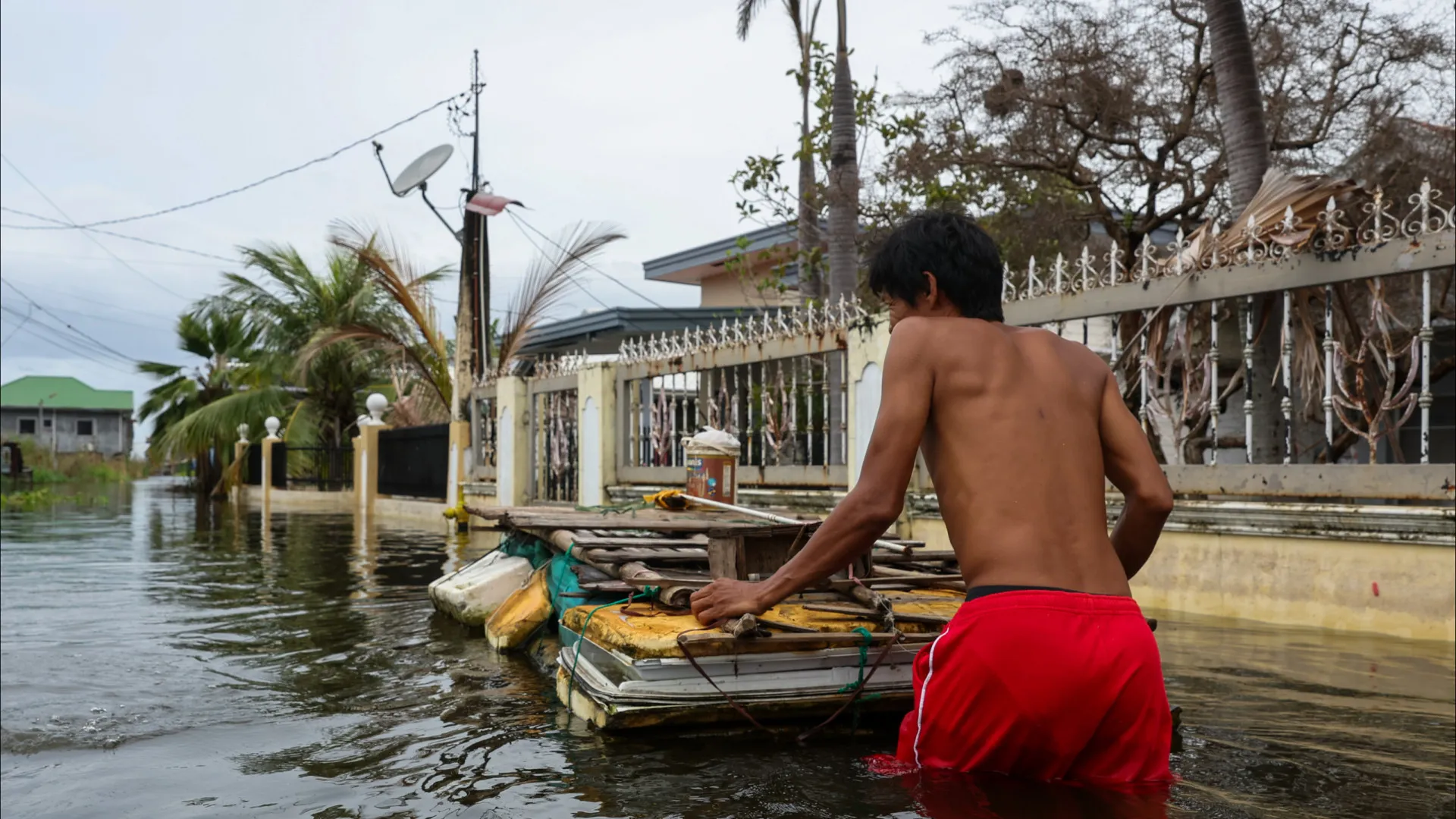Vietname desloca milhares de pessoas antes da chegada do tufão Bualoi
