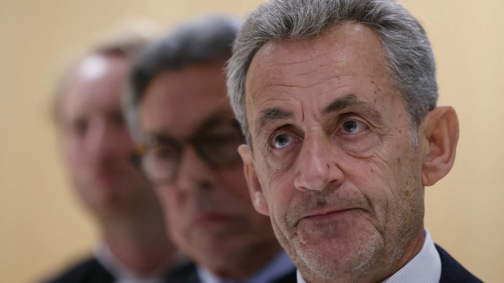 
                    Sarkozy perde recurso e é formalmente acusado por gastos excessivos 
                