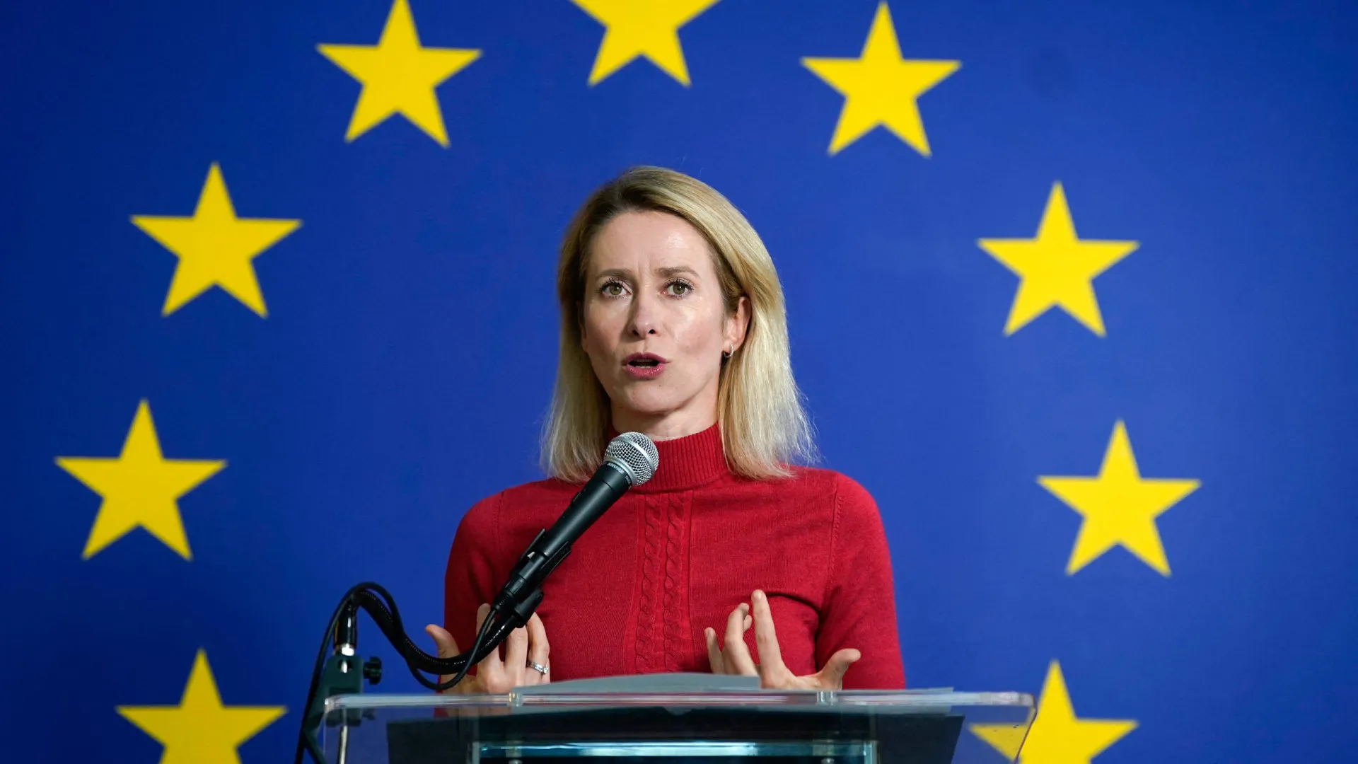 
                    UE adota novas sanções à Rússia. 