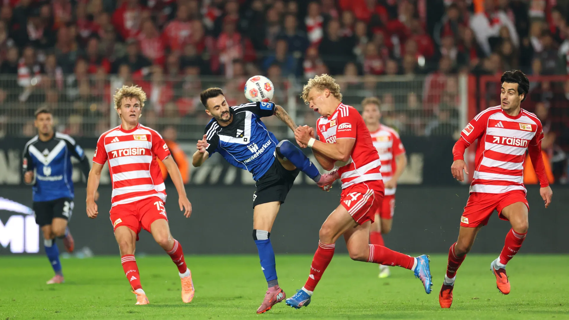 Daniel Fernandes defende penálti e Fábio Vieira expulso no Hamburgo