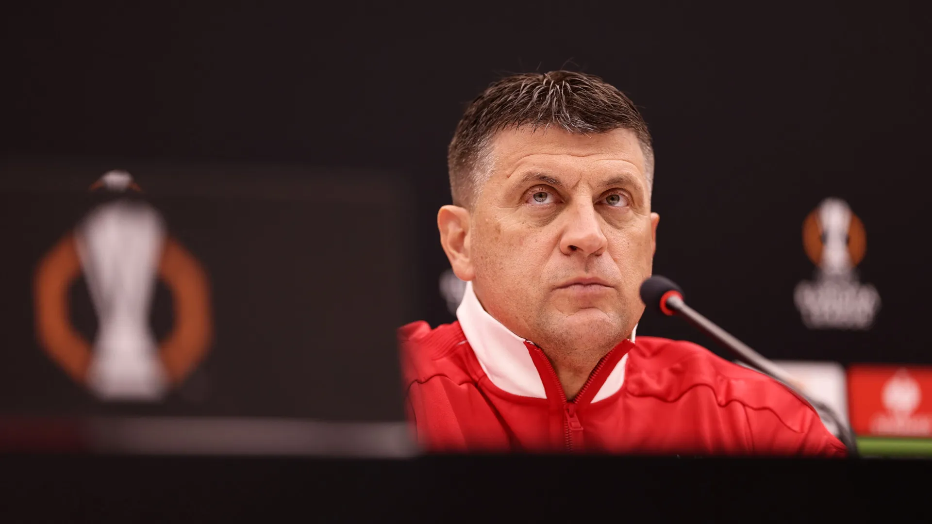 
                    Vladan Milojevic frisa ambição do Estrela Vermelha vencer o Sp. Braga
                