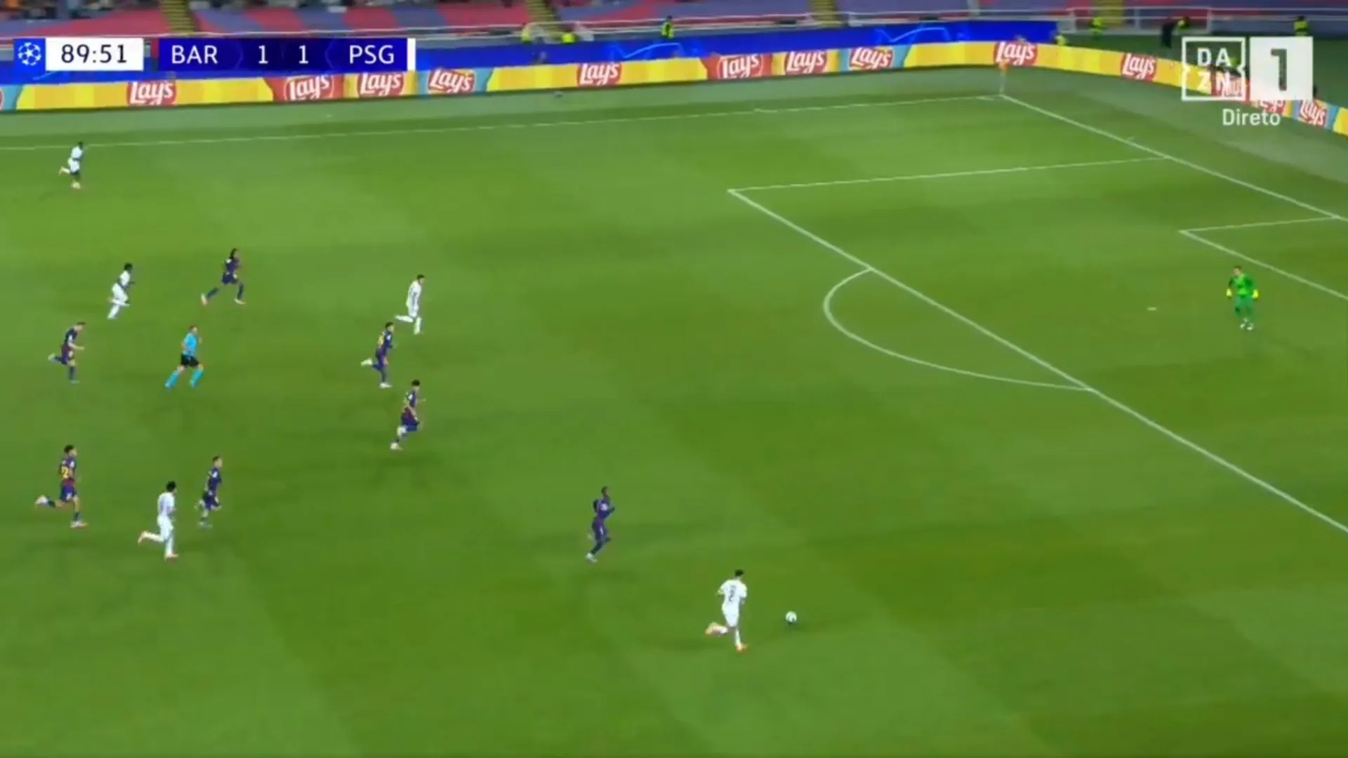 Sempre ele. Gonçalo Ramos saltou do banco e 'gelou' o Barcelona