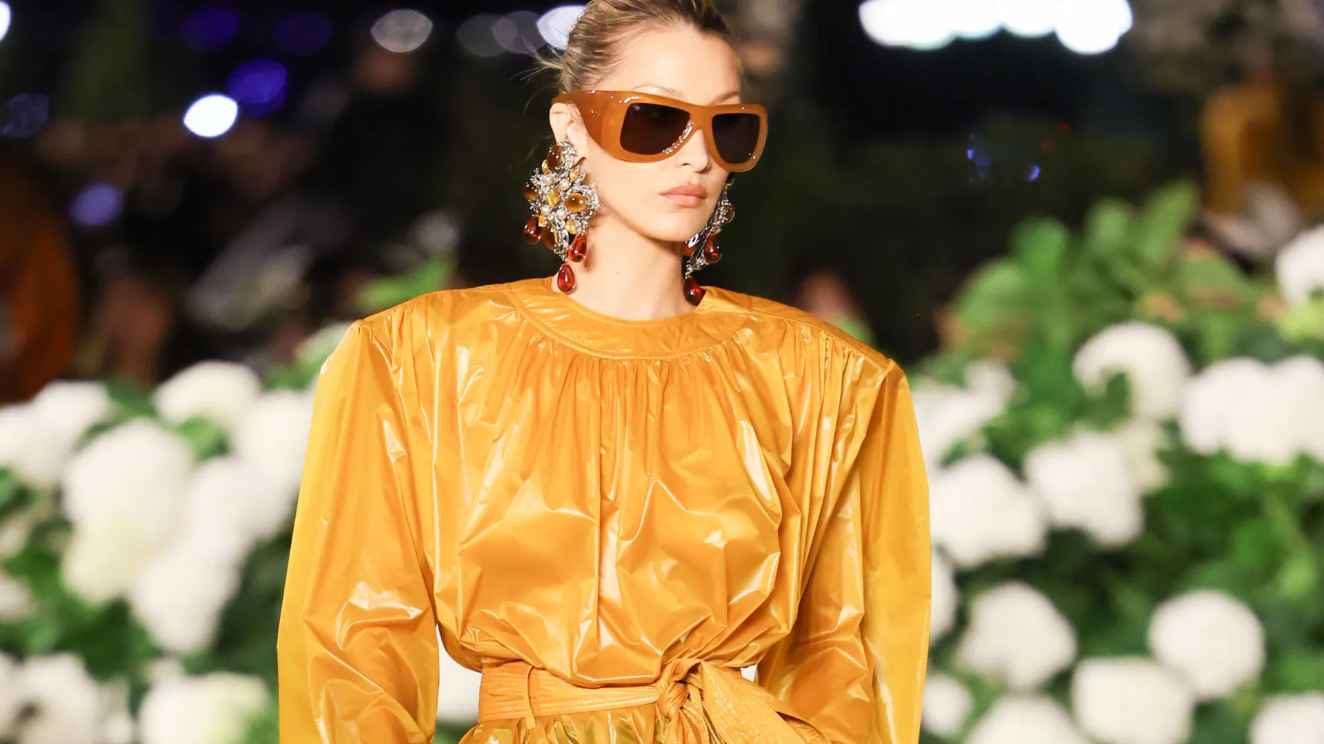 Fotos. Bella Hadid regressa à moda depois de internamento