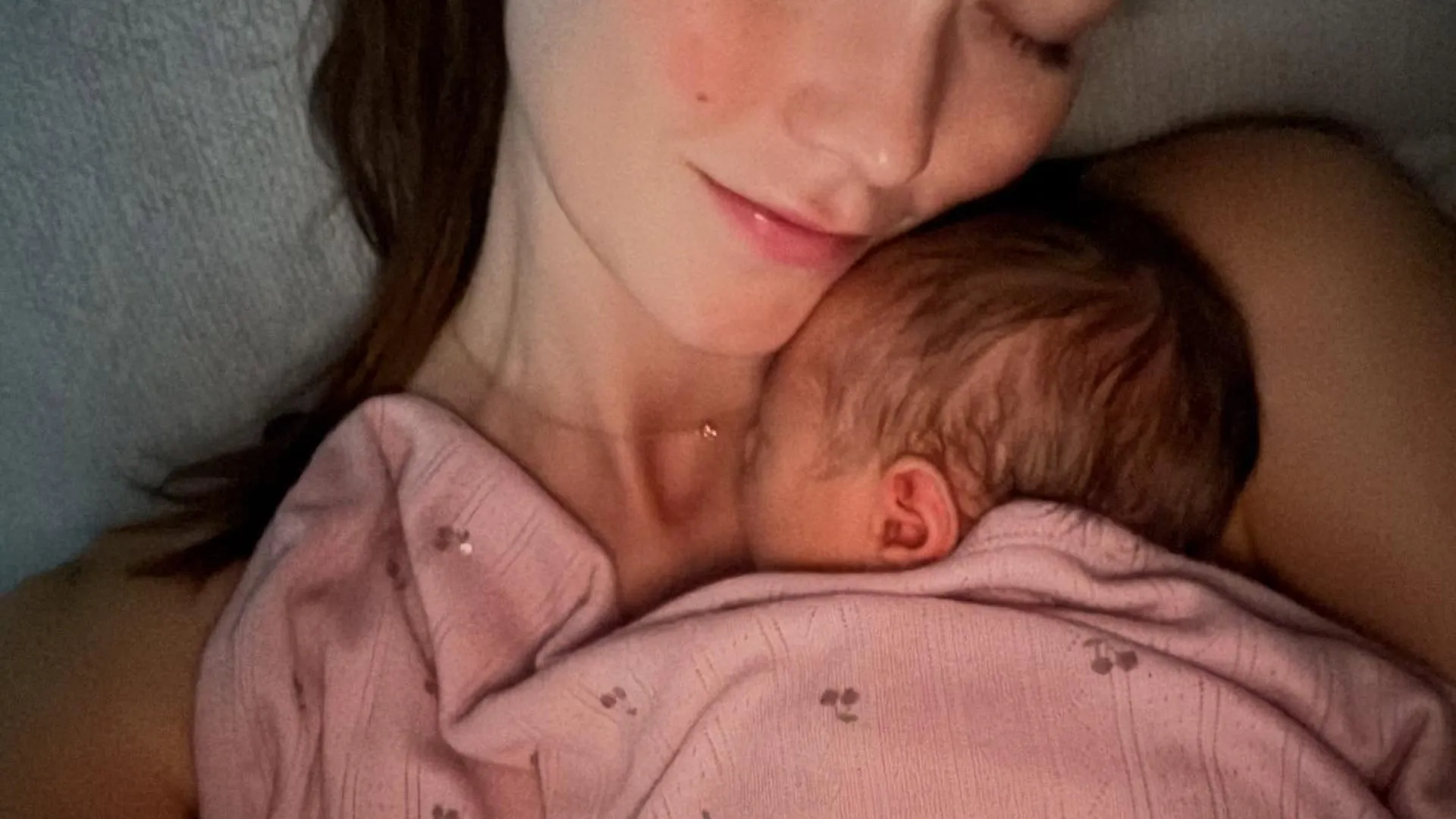 As (amorosas) primeiras imagens da bebé de Karlie Kloss