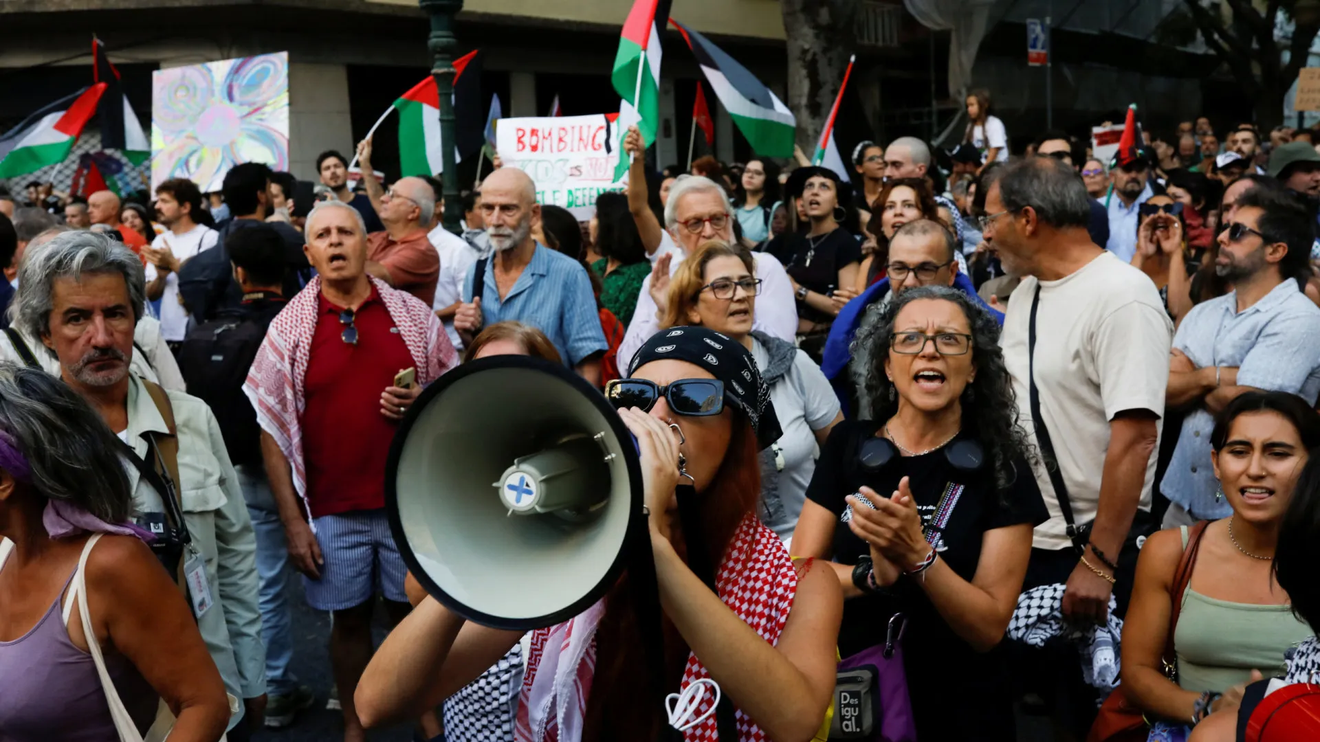 Mais de 100 pessoas em Lisboa exigem a libertação de portugueses detidos