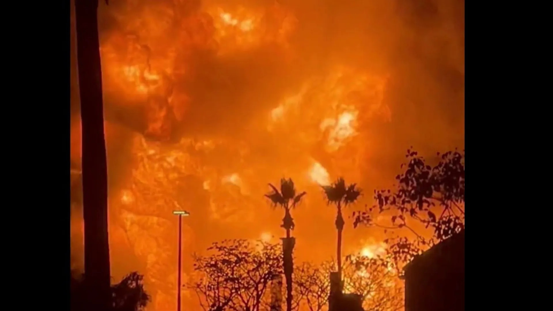 Explosão em refinaria causa incêndios com "chamas de 90" metros nos EUA