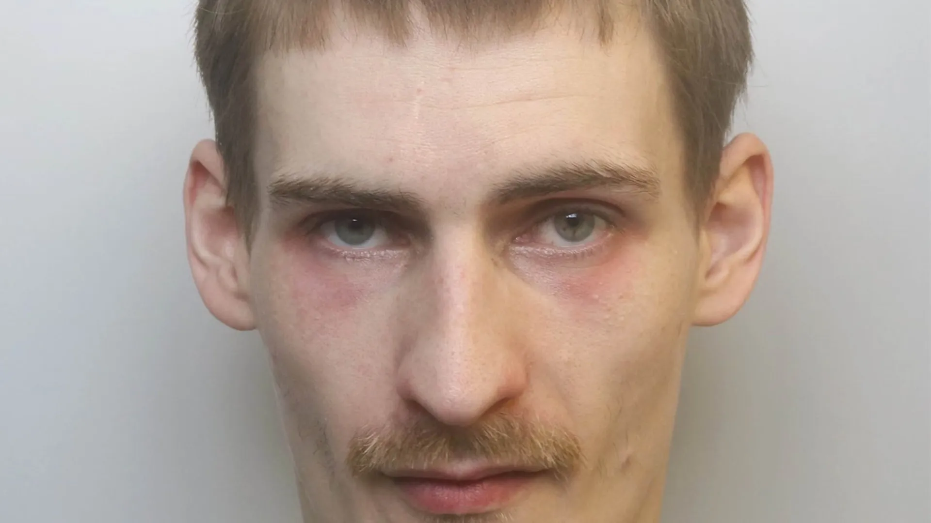 Pai condenado a perpétua por matar filho bebé em hospital em Inglaterra