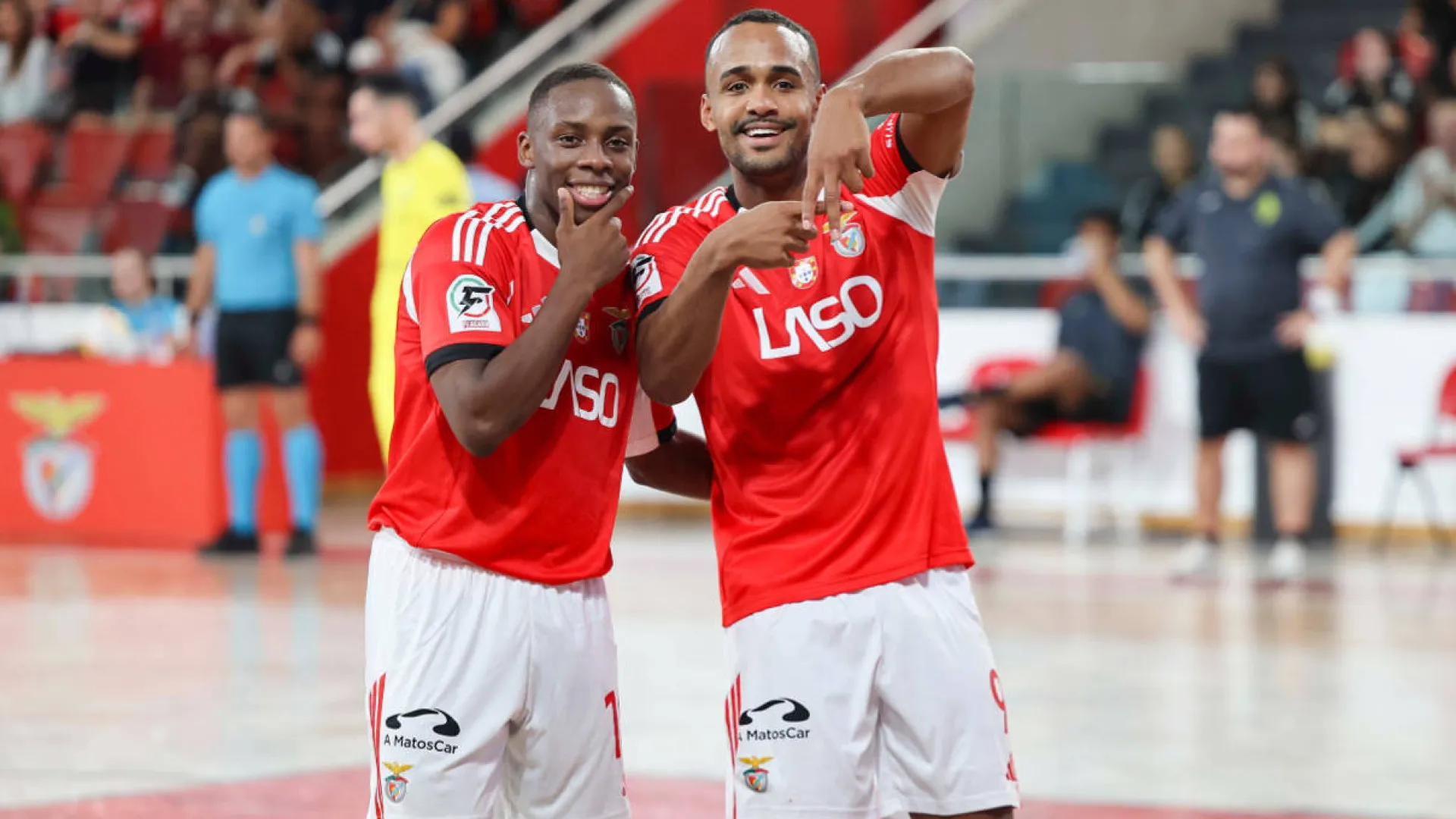 
                    Benfica e Sporting com copiosas goleadas antes do escaldante dérbi
                