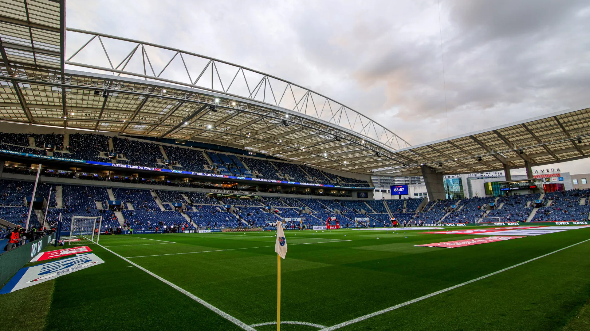 FC Porto-Arouca: Dragão de luto tenta distanciar-se dos rivais