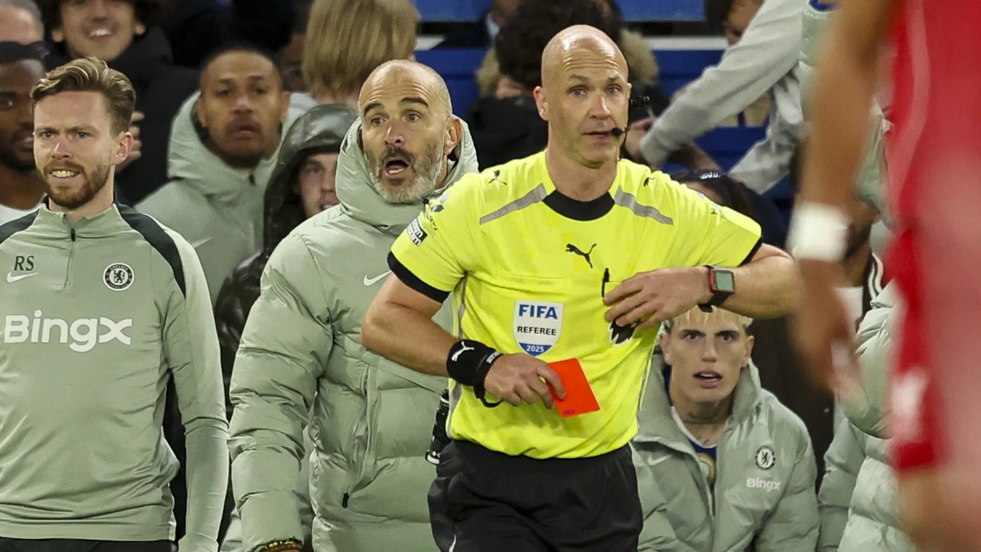 Técnico do Chelsea foi expulso e não falou aos jornalistas. Eis o motivo