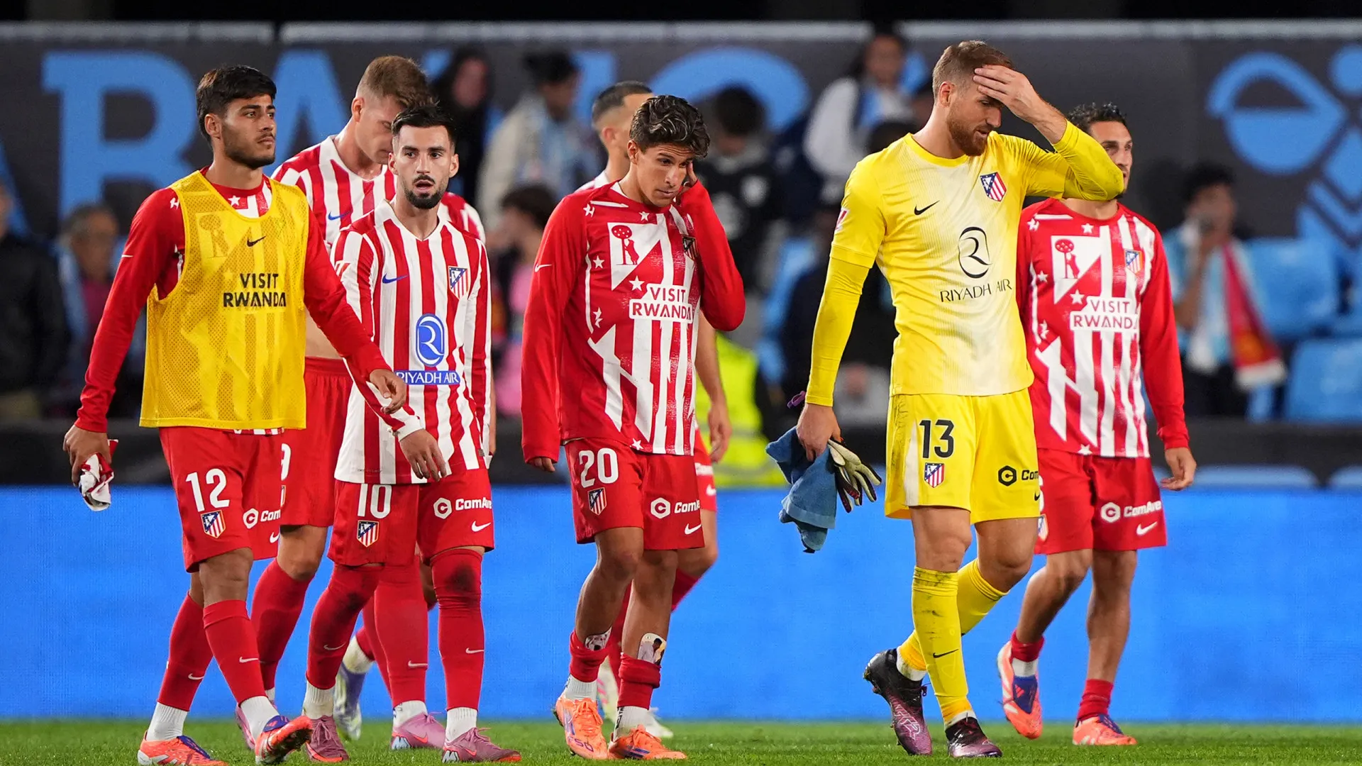 
                    Atlético Madrid reduzido a 10 empata em Vigo e afasta-se da liderança
                