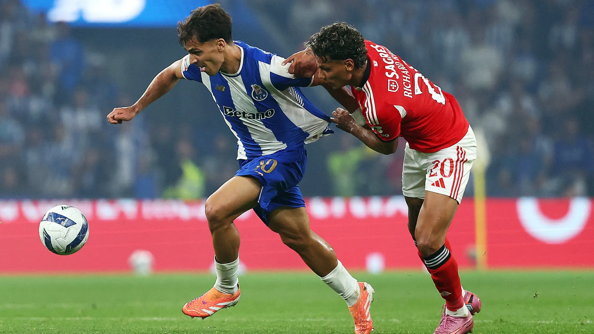 
                    Sempre de apito na boca? Portugal lidera ranking mundial... de faltas
                