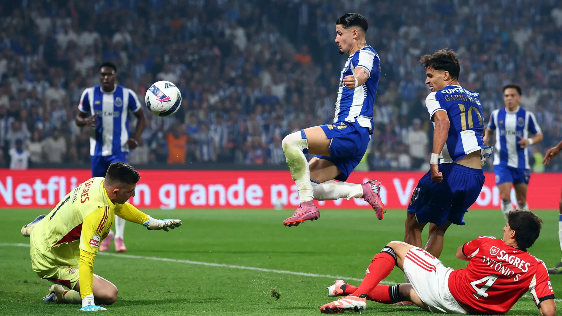 As imagens que não viu na TV do Clássico entre FC Porto e Benfica