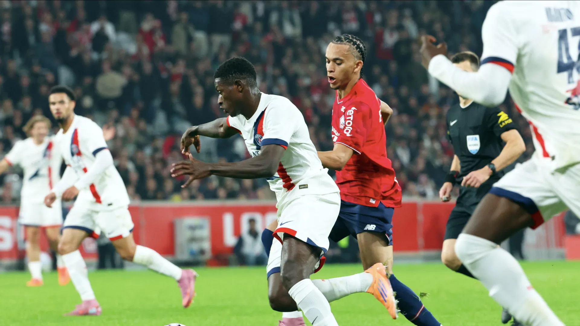 
                    Golaço de Nuno Mendes e 'traição' de Mbappé no empate do PSG em Lille
                