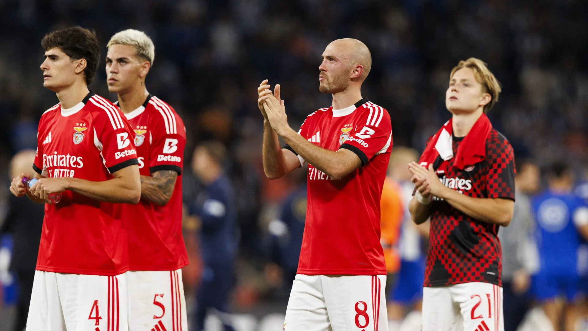 
                    Benfica apresenta queixa na Liga por entrada tardia dos adeptos no Dragão
                