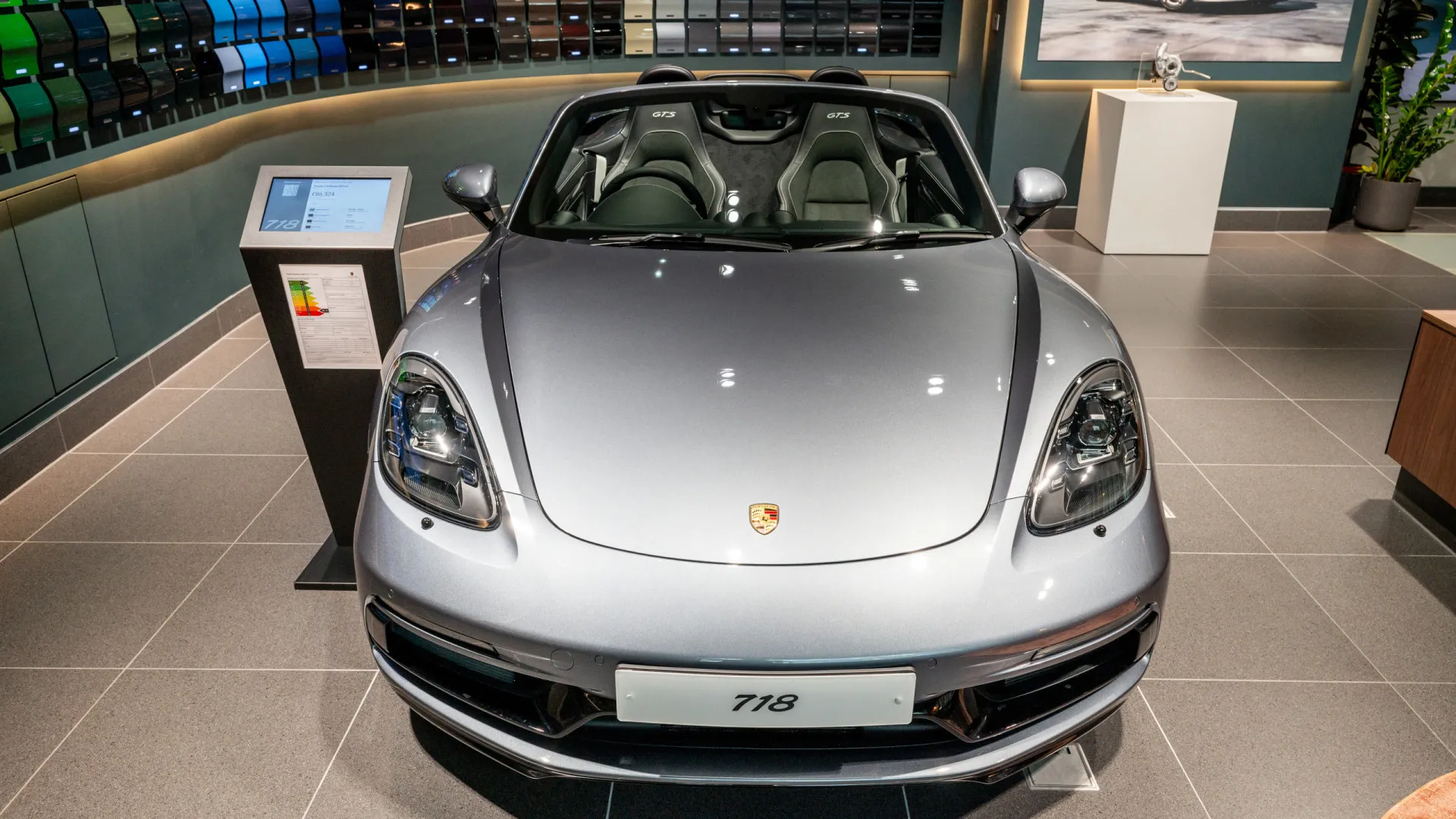 
                    Porsche 718 podem vir a ter o mesmo motor do 911
                