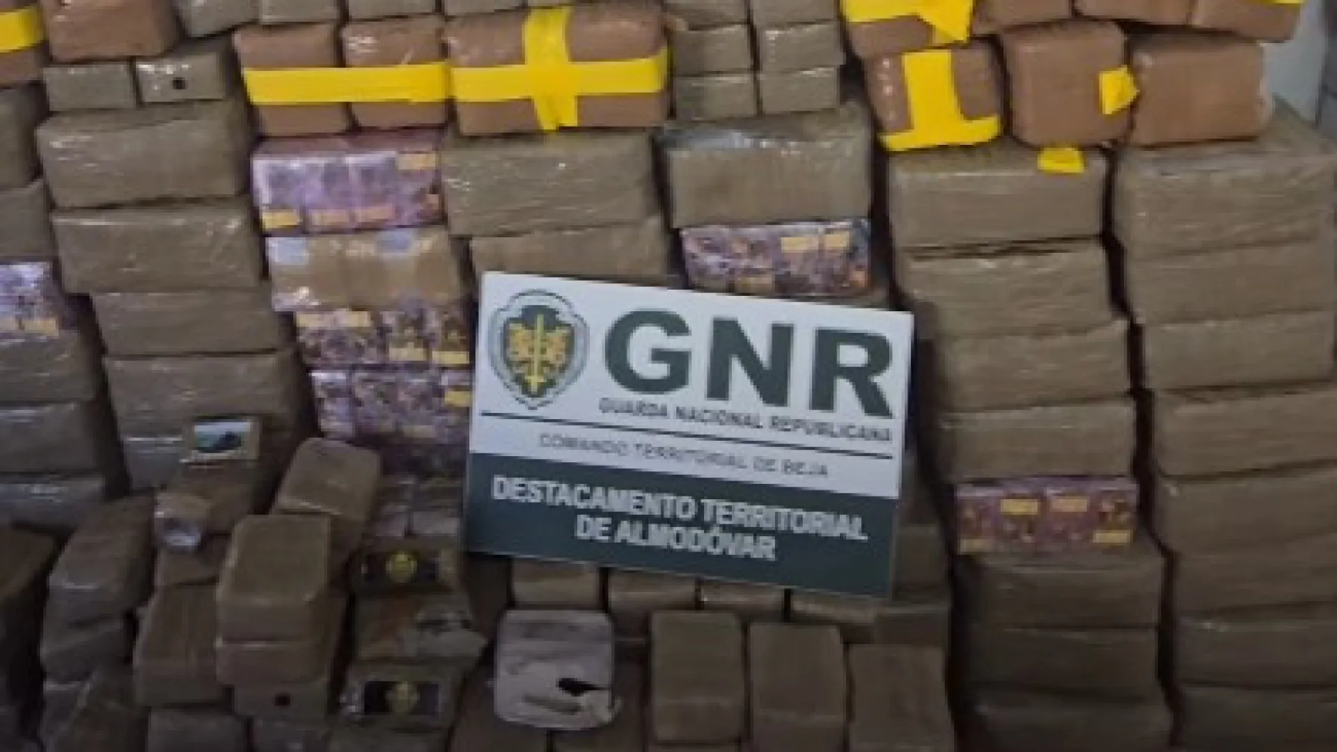 Dois homens detidos com 1,5 milhões de doses de haxixe no Guadiana