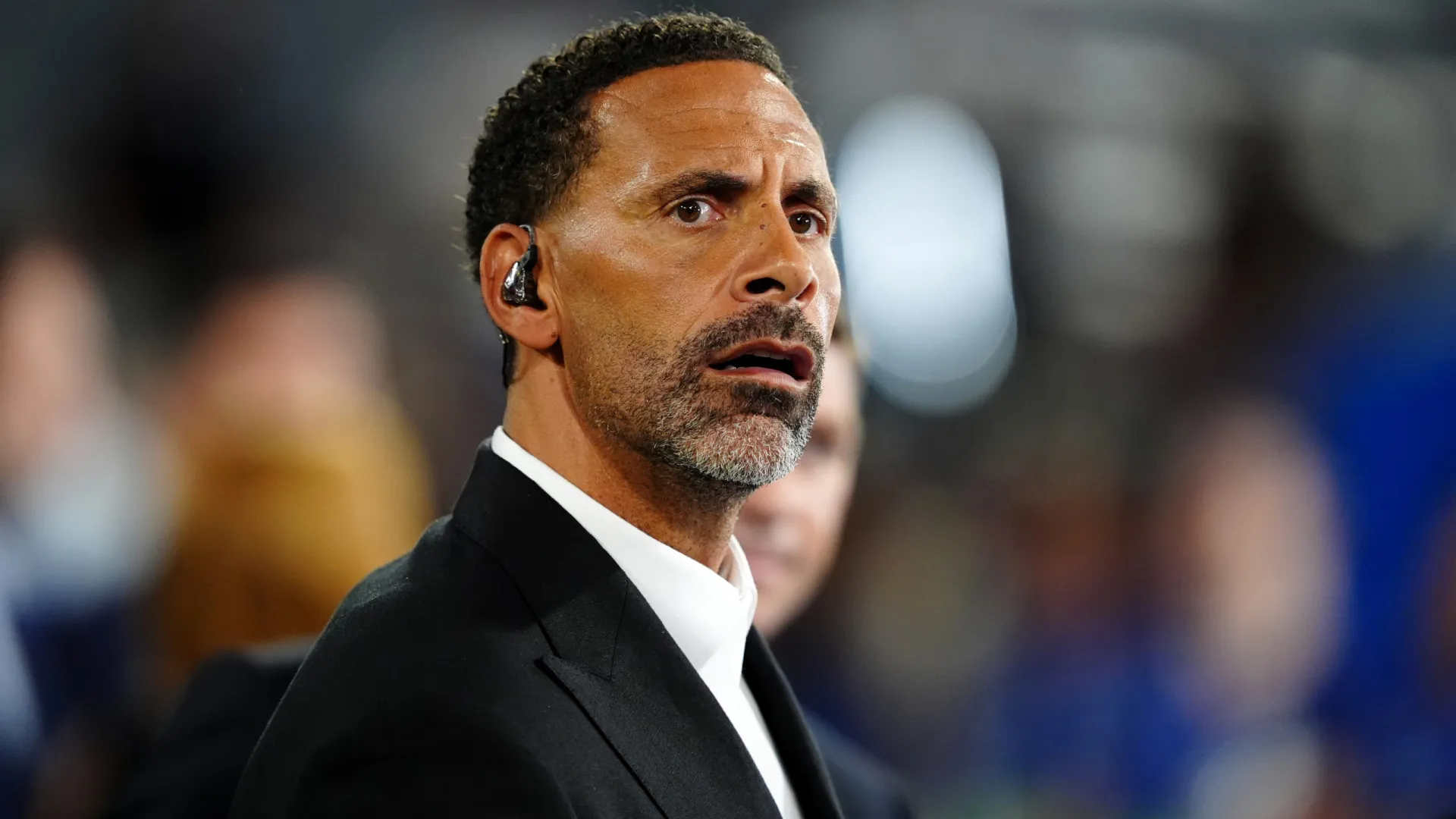 Mísseis, jatos... Rio Ferdinand vive "situação assustadora" no Dubai