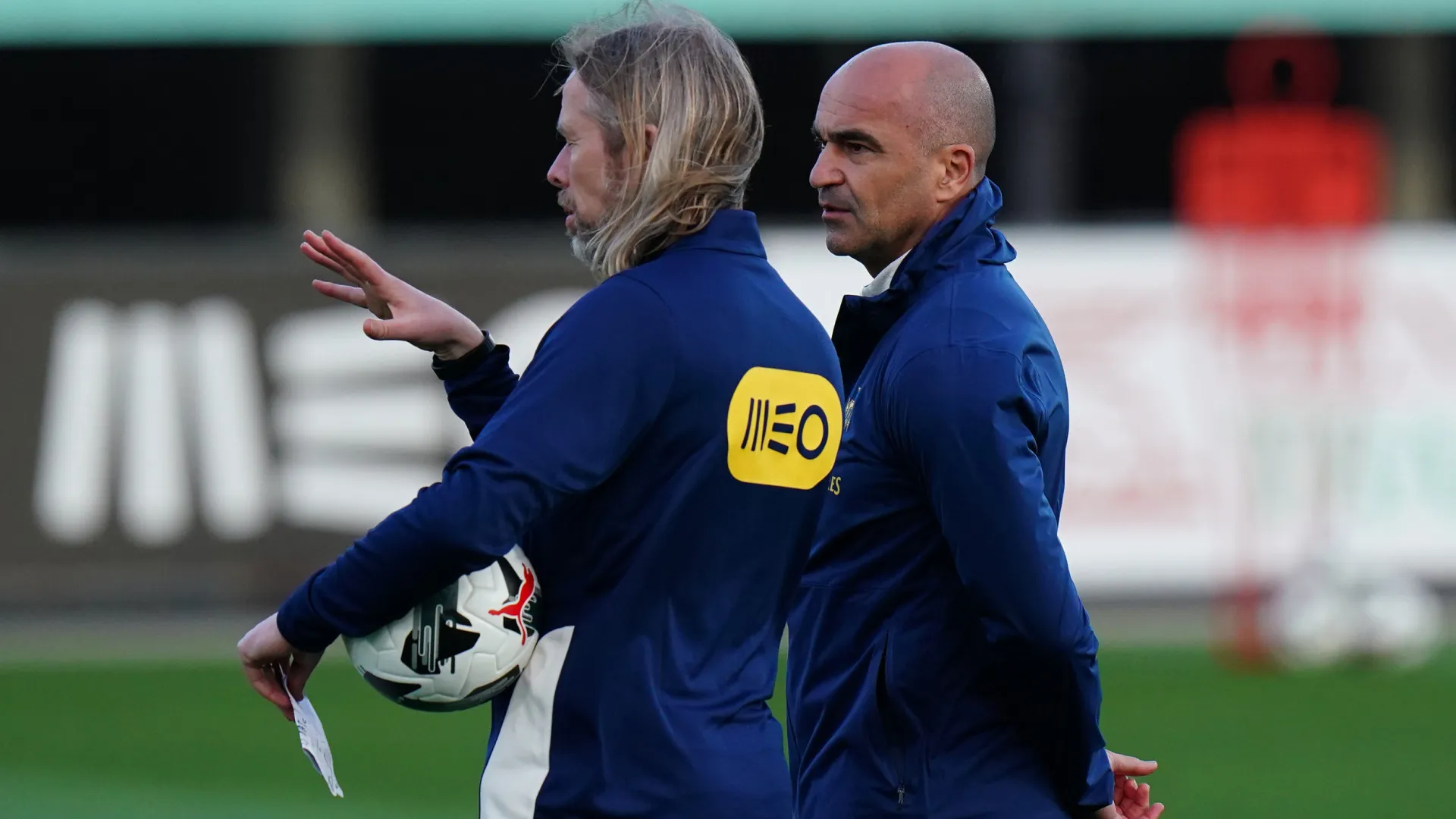 Roberto Martínez continua preparação com todos os convocados