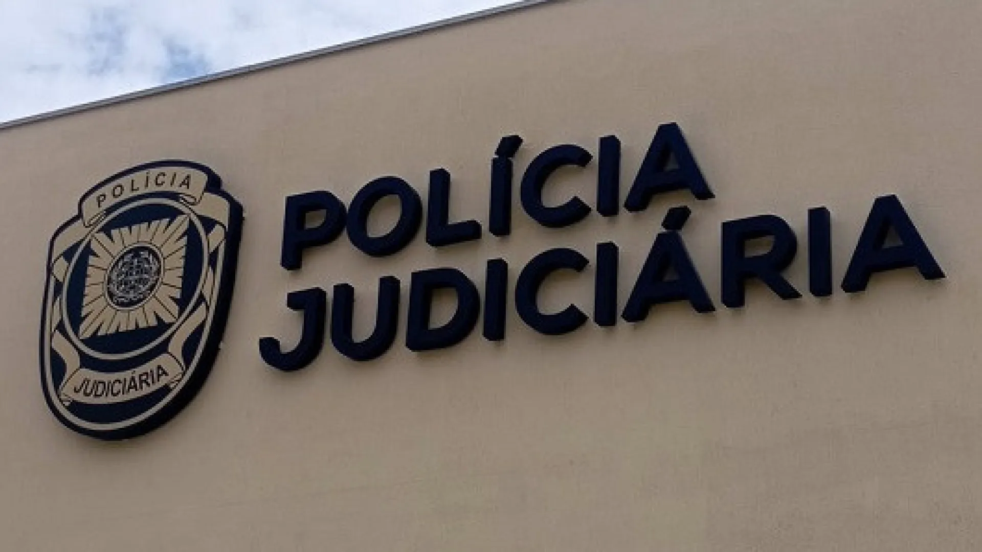 
                    Detido pela PJ e procurado no Brasil fica em prisão a aguardar extradição
                