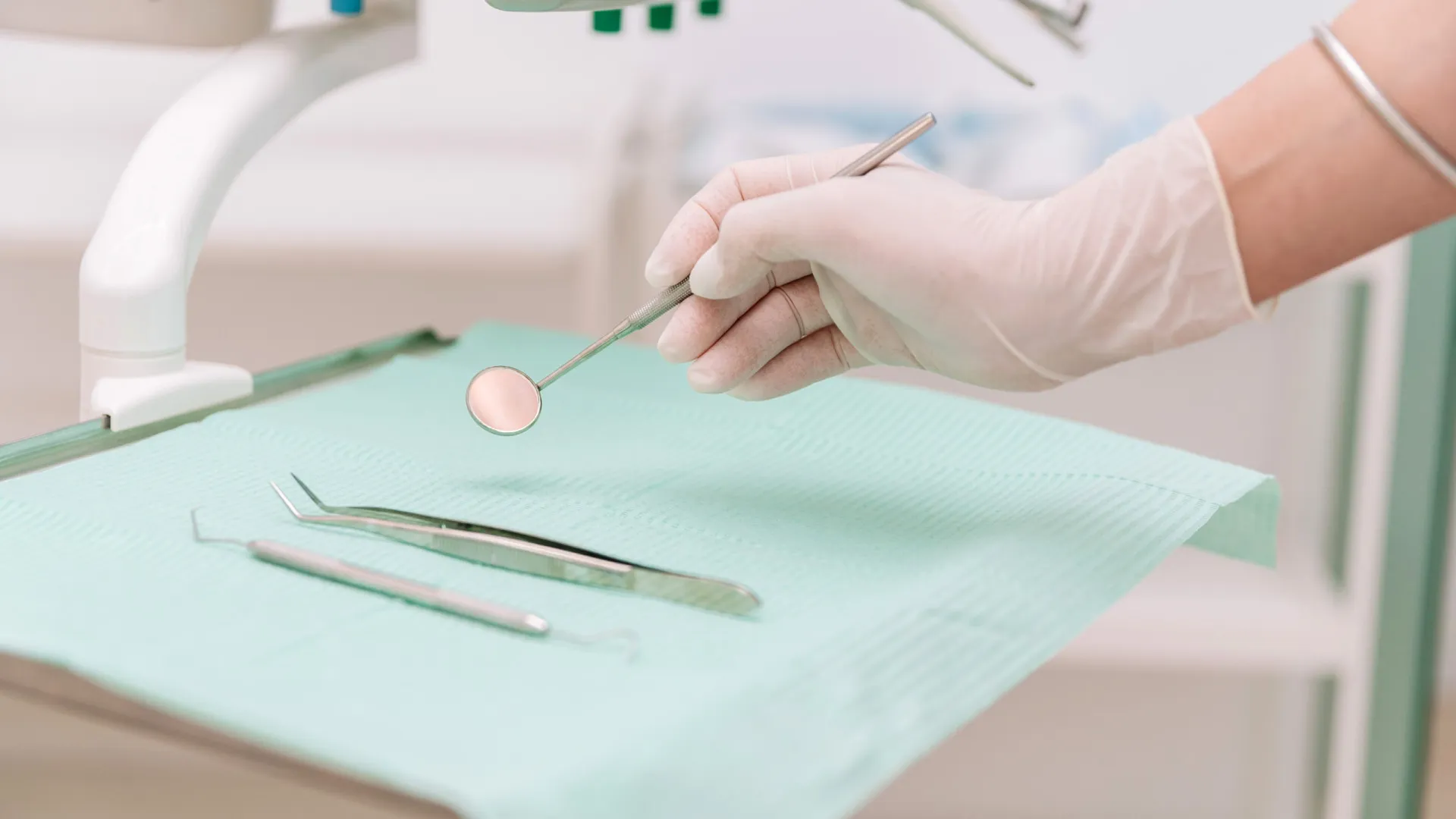 
                    Dentista não tinha autorização para anestesia intravenosa. Menina morreu 
                