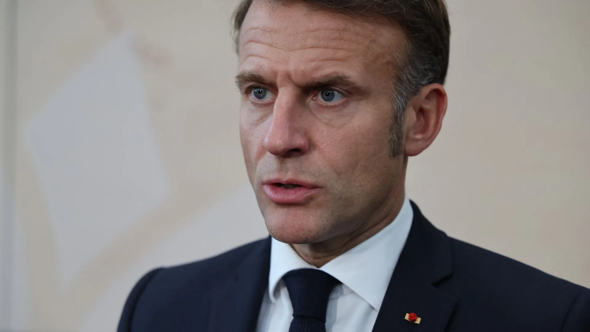 Macron "pode nomear" novo chefe de governo "nas próximas 48 horas"