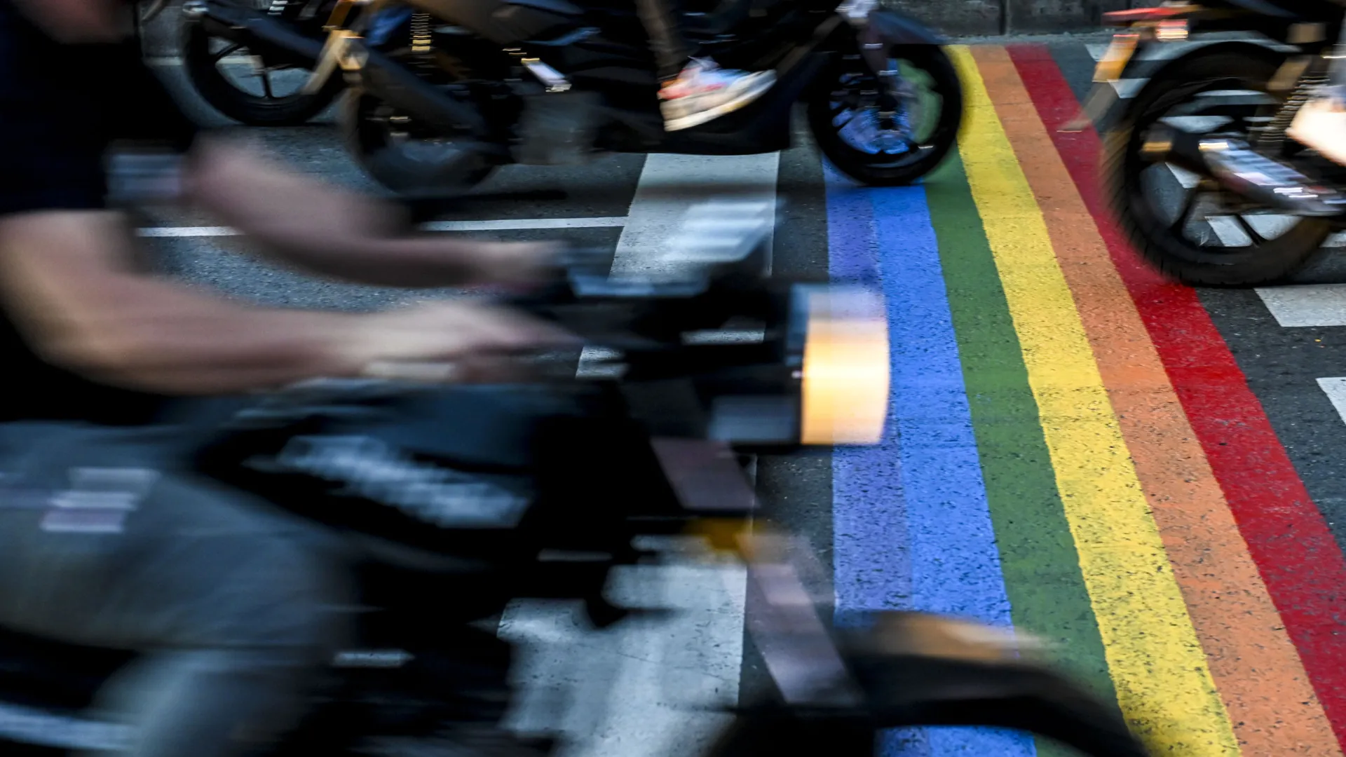 
                    Jovens nos EUA acusados de planearem ataques a bares LGBTQ+
                