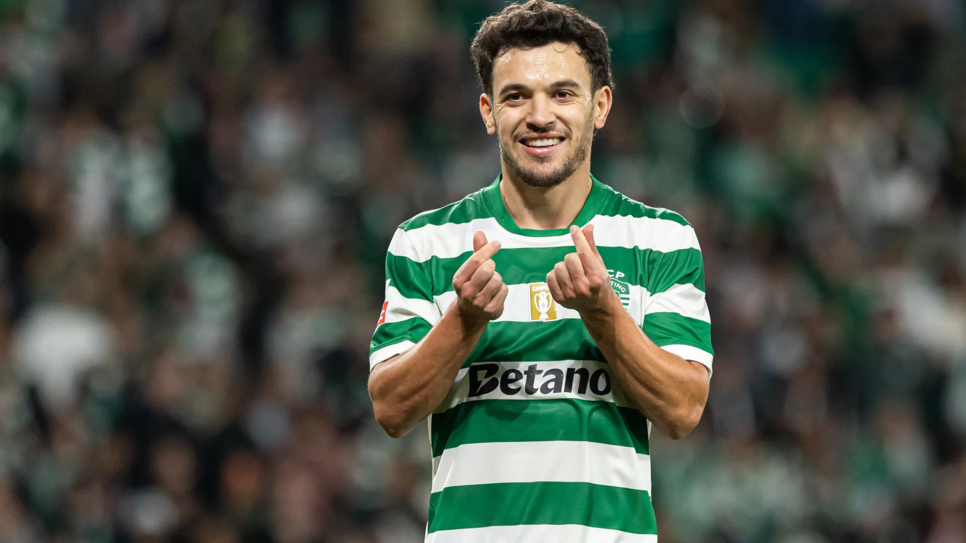 
                    Pote em ponto de rebuçado no dérbi da Luz? Rui Borges prepara exame final
                