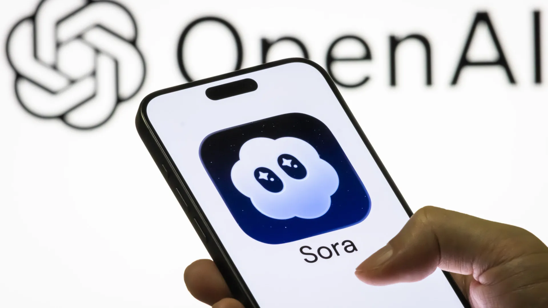 
                    OpenAI vai reduzir número de vídeos gratuitos criados com IA na app Sora
                