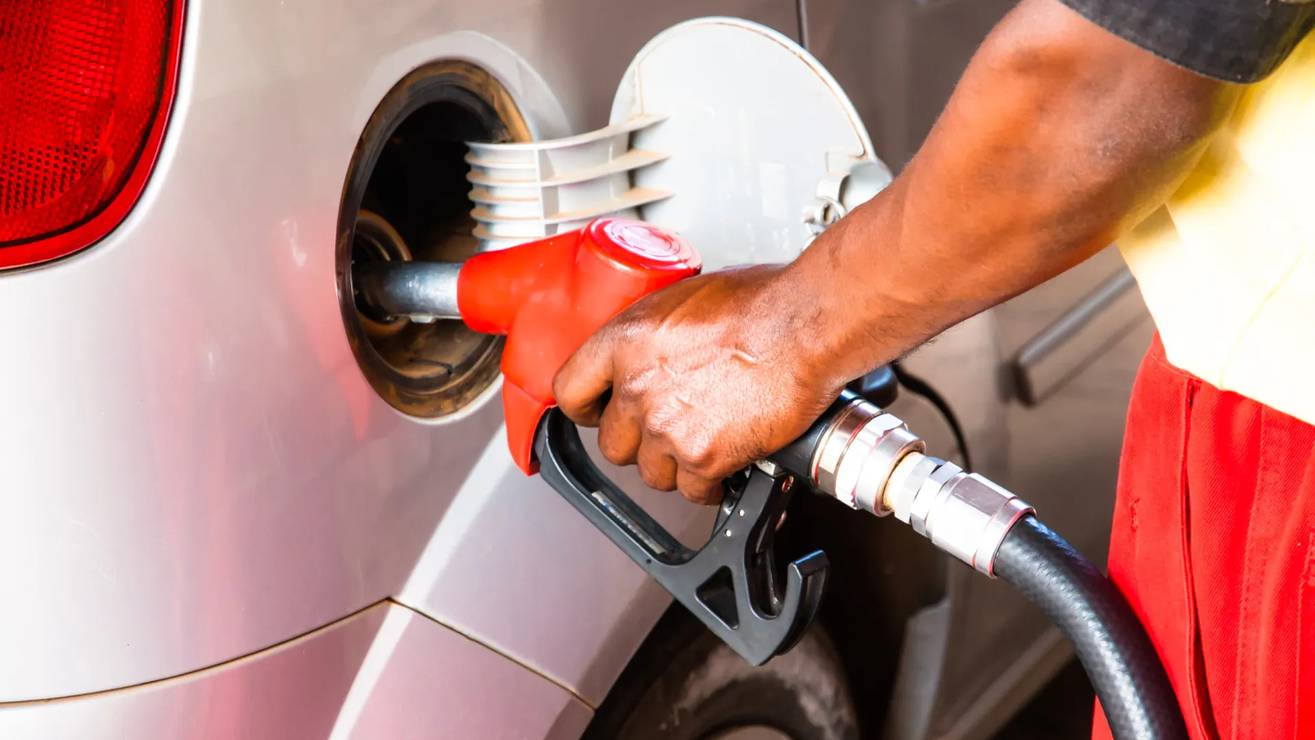 
                    Carro a gasóleo ou a gasolina? Foi isto que aconteceu aos combustíveis
                