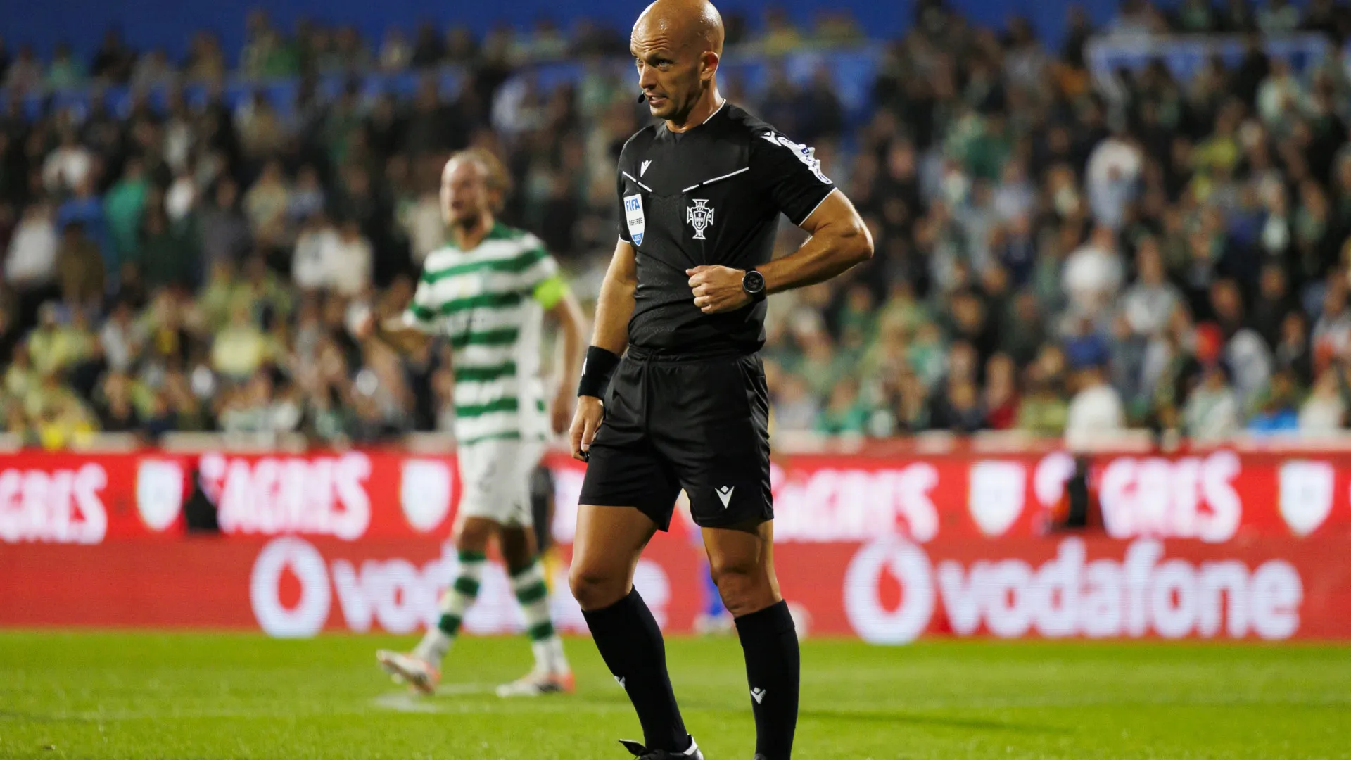 
                    Árbitro português Luís Godinho apita jogo entre Países Baixos e Lituânia
                