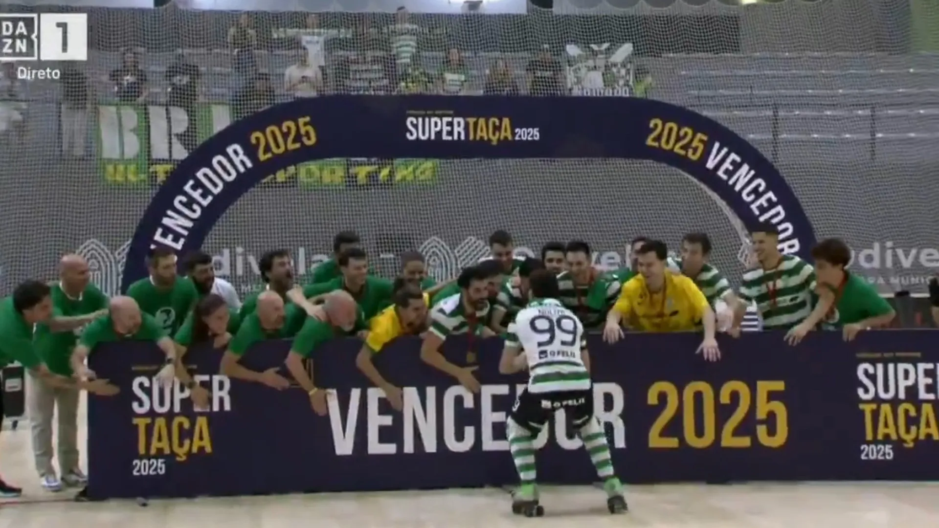 Sporting 'vingou-se' do FC Porto na Supertaça e festejou desta forma