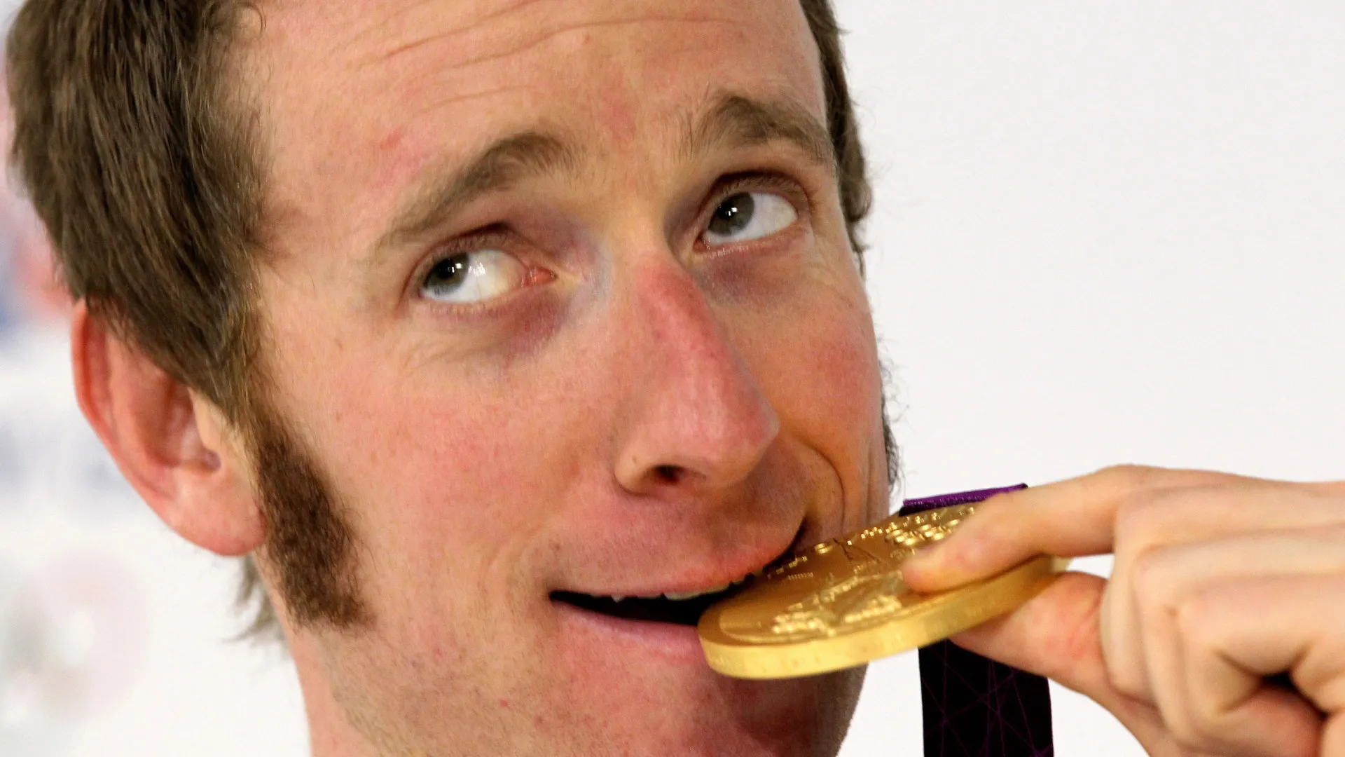 “Cheirei cocaína da minha medalha olímpica. Foi como urinar numa campa”