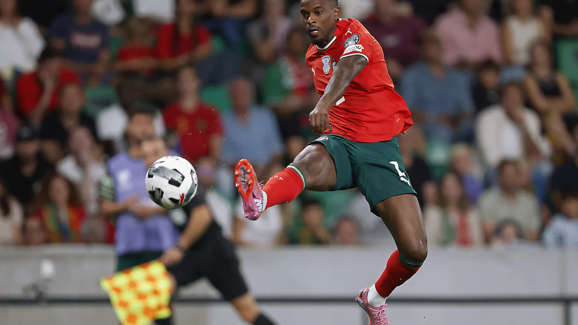 Lesão afasta Nélson Semedo dos jogos particulares de Portugal